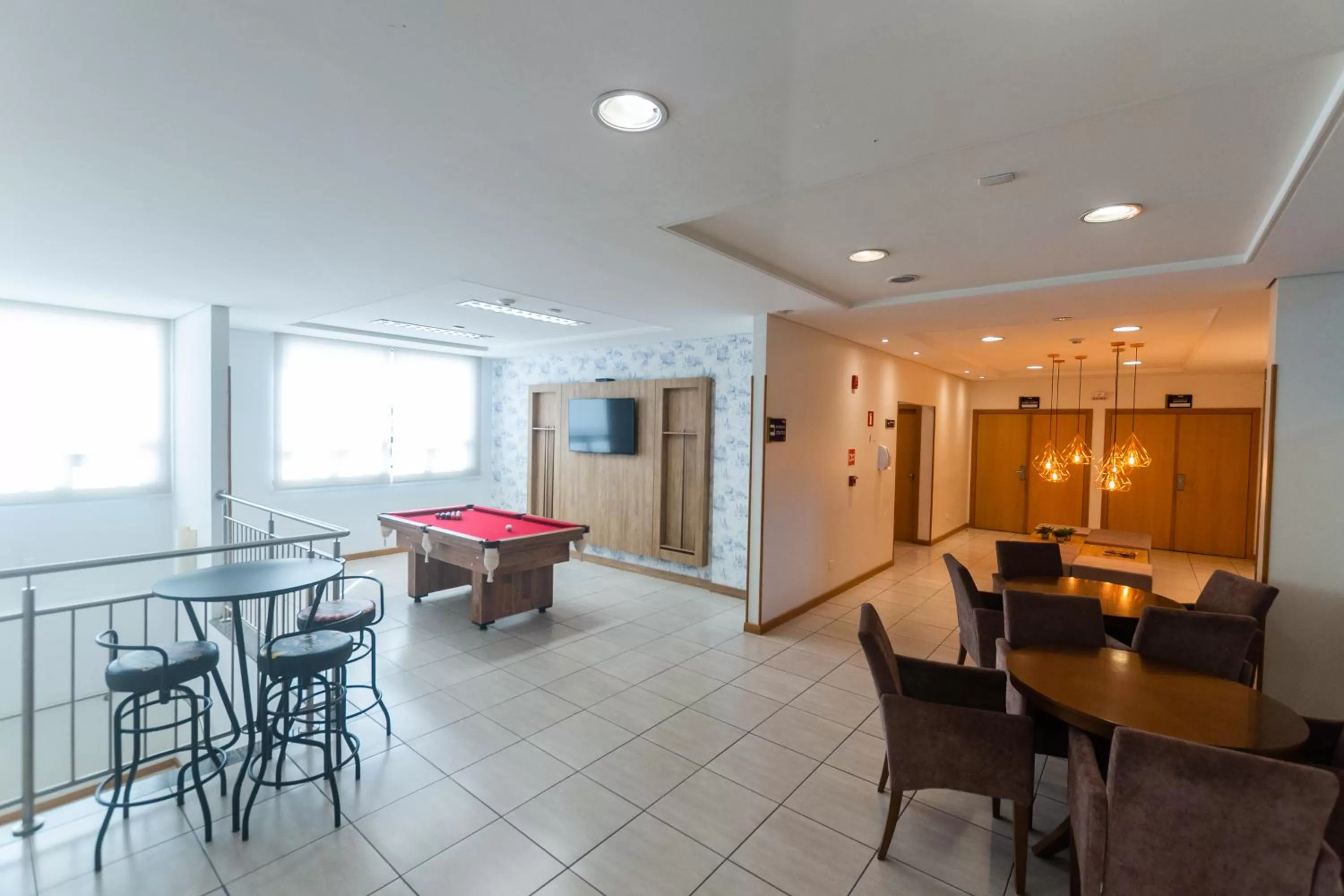 Communal lounge/ TV room in Hotel Campo Largo Express