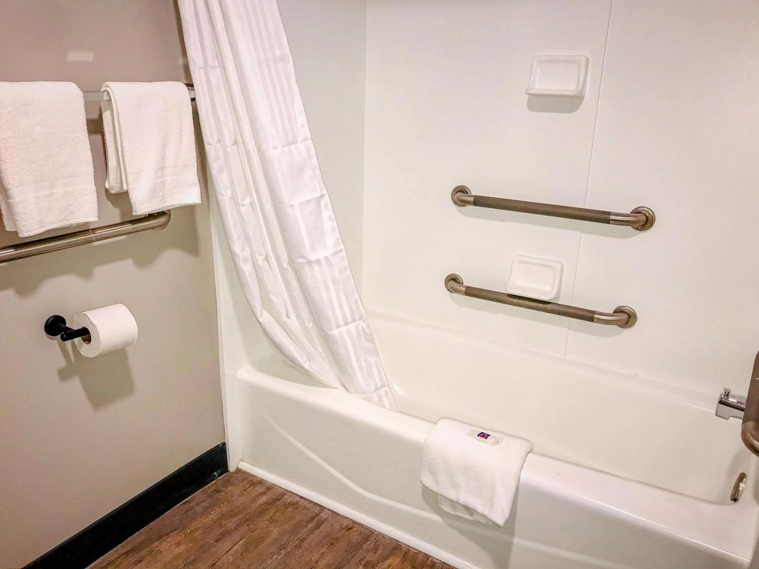 Bathroom in Studio 6 Dublin, Ga