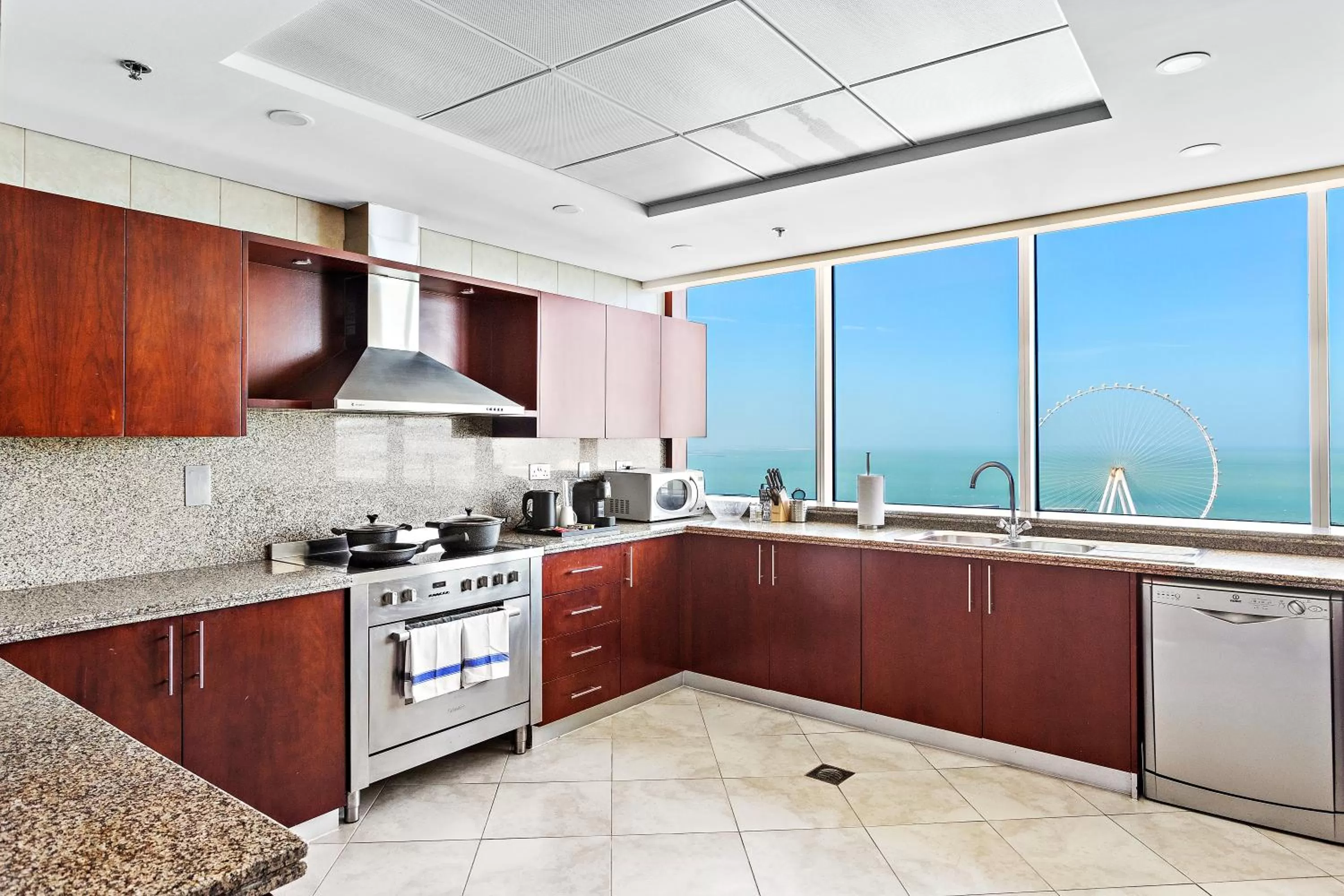 Kitchen or kitchenette in Blue Beach Tower The Walk JBR