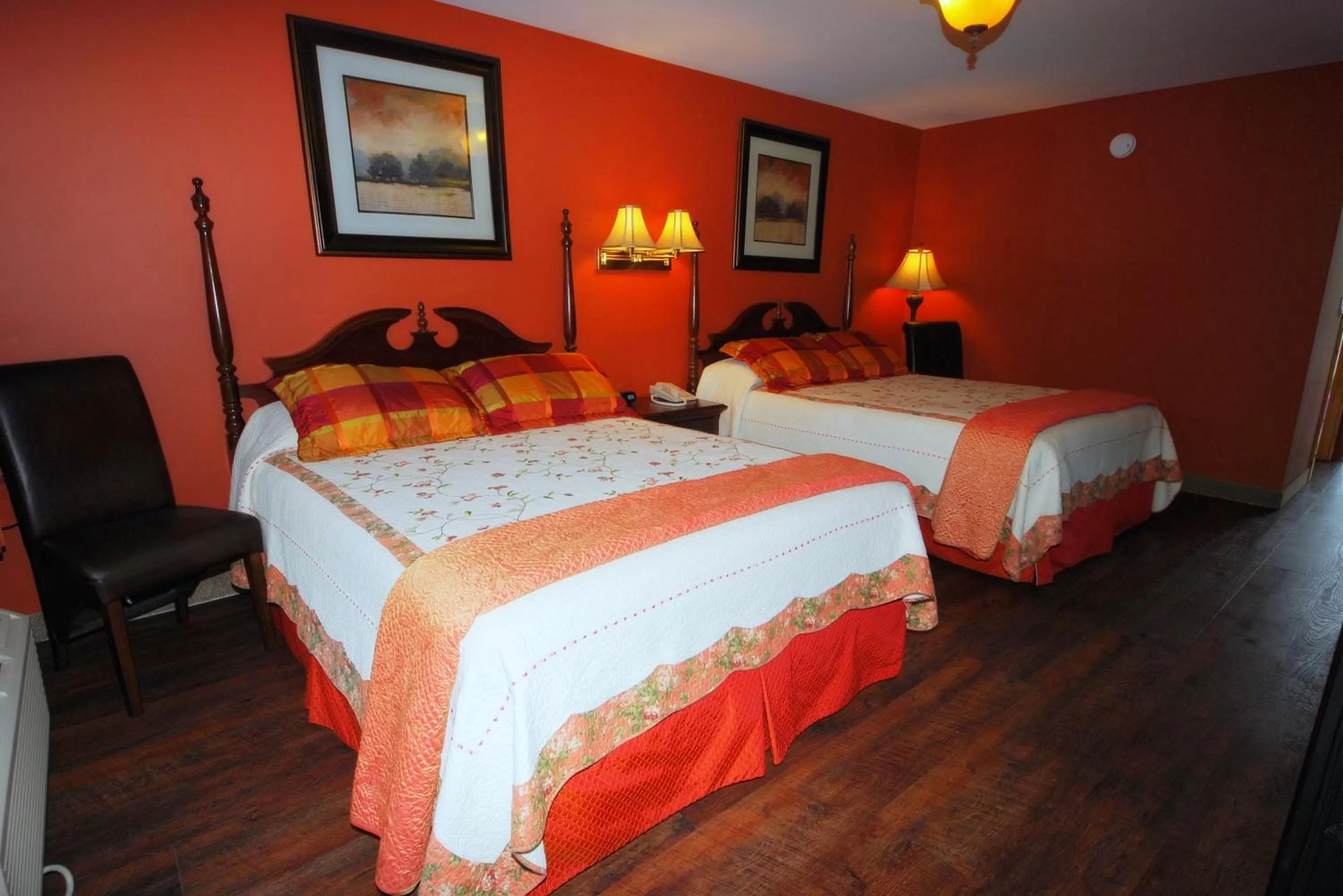 River view, Bed in Rivergate Mountain Lodge