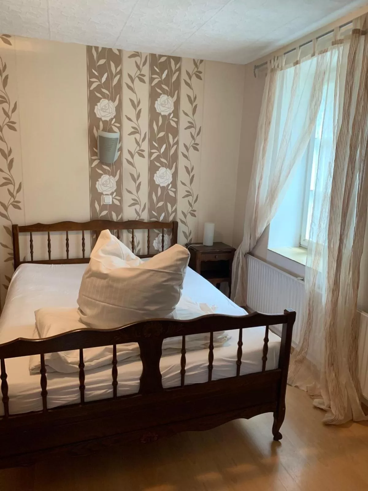 Photo of the whole room, Bed in Hotel Restaurant El Greco bei der Taffingsmühle