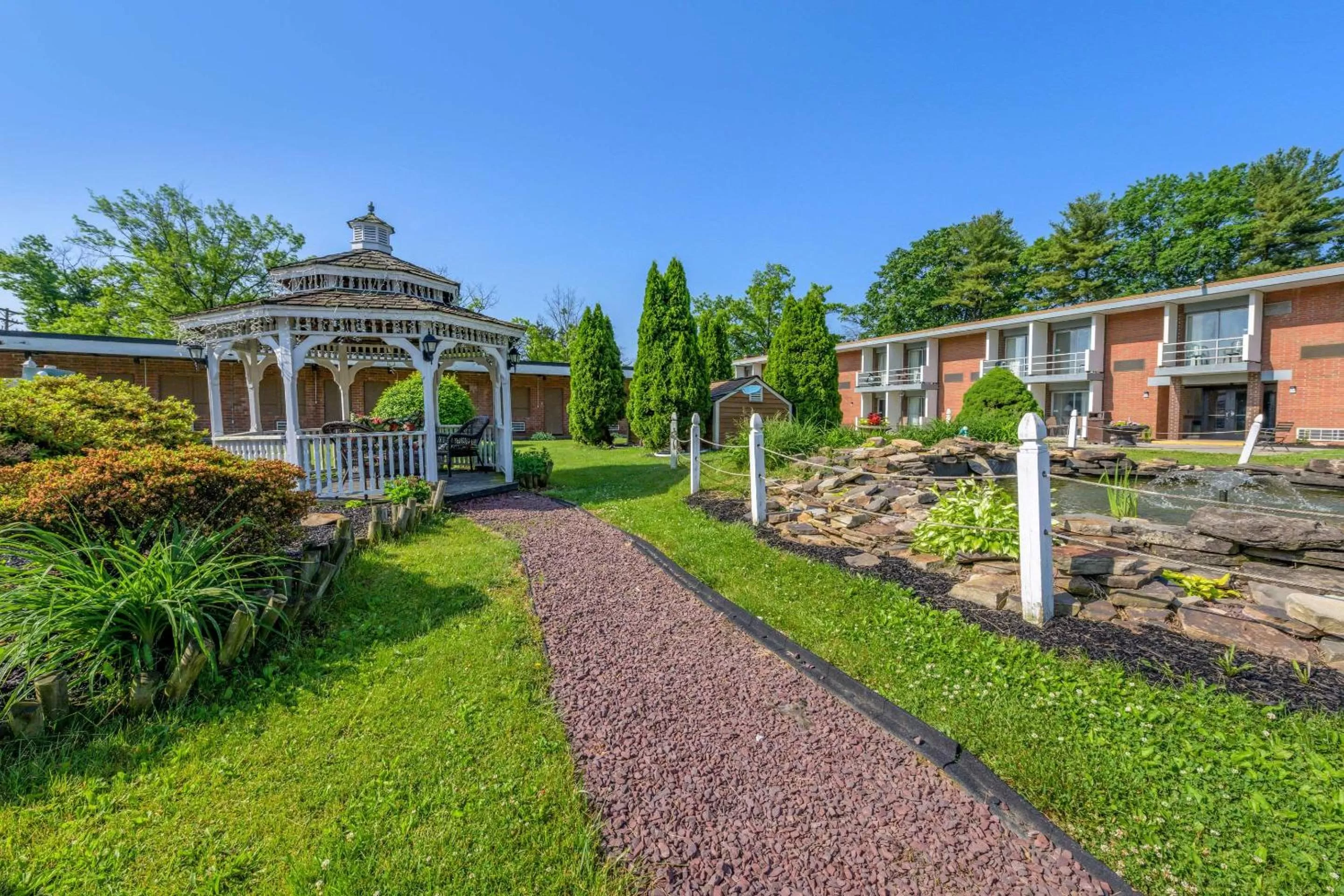 Property Building in Days Inn & Suites by Wyndham Lebanon PA