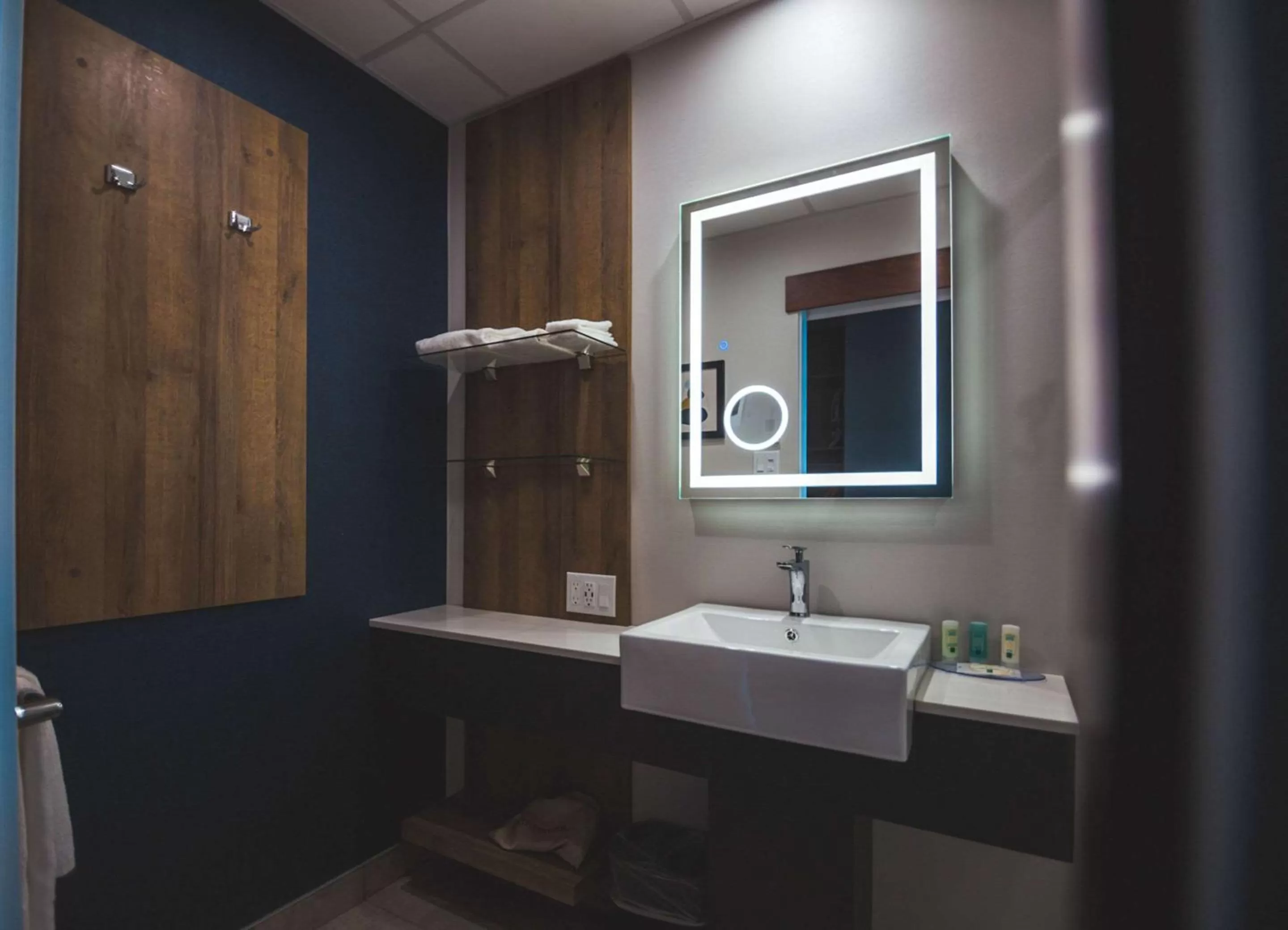 Bathroom in Quality Hotel & Conference Centre