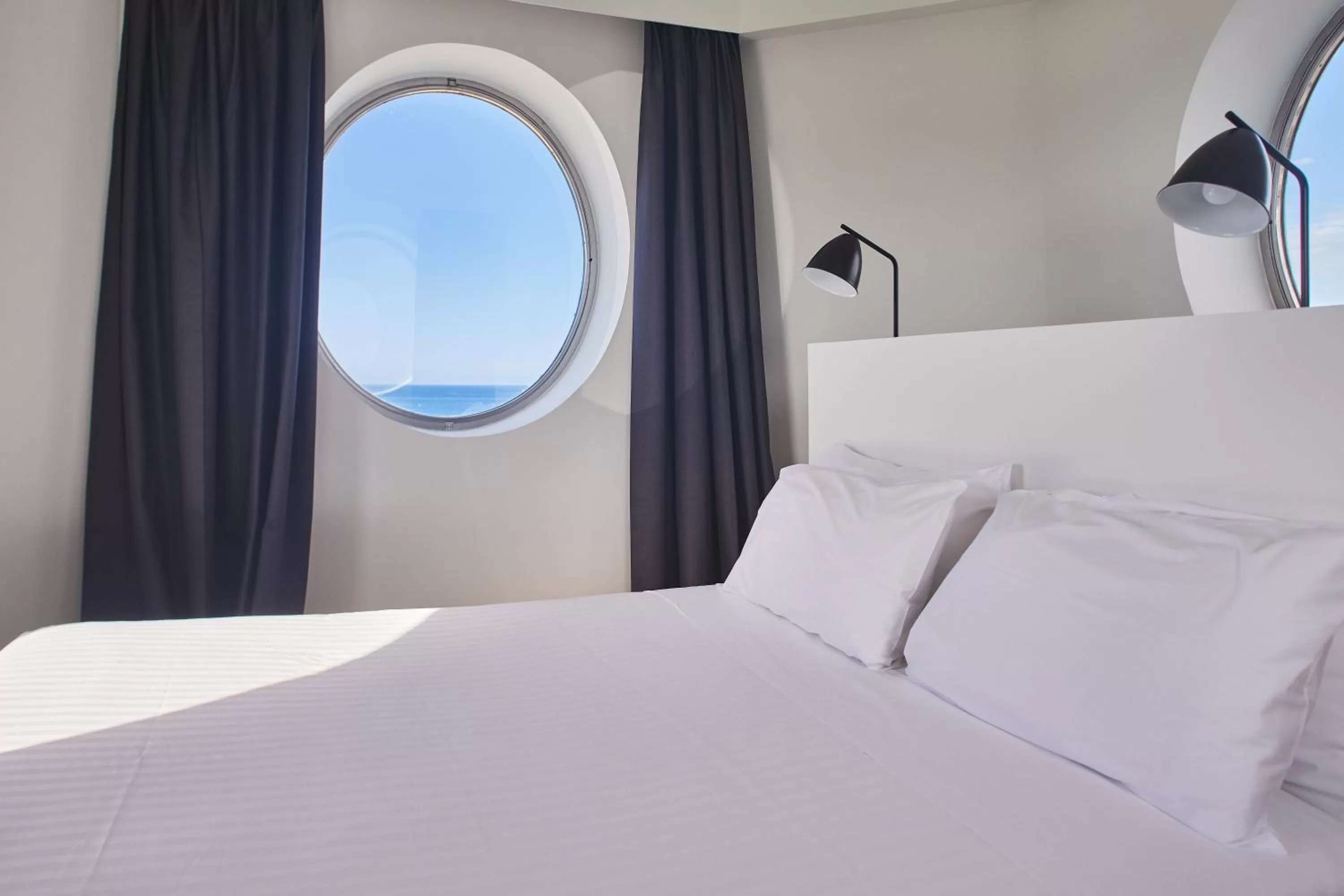 Deluxe Double or Twin Room with Sea View in Silken Río Santander