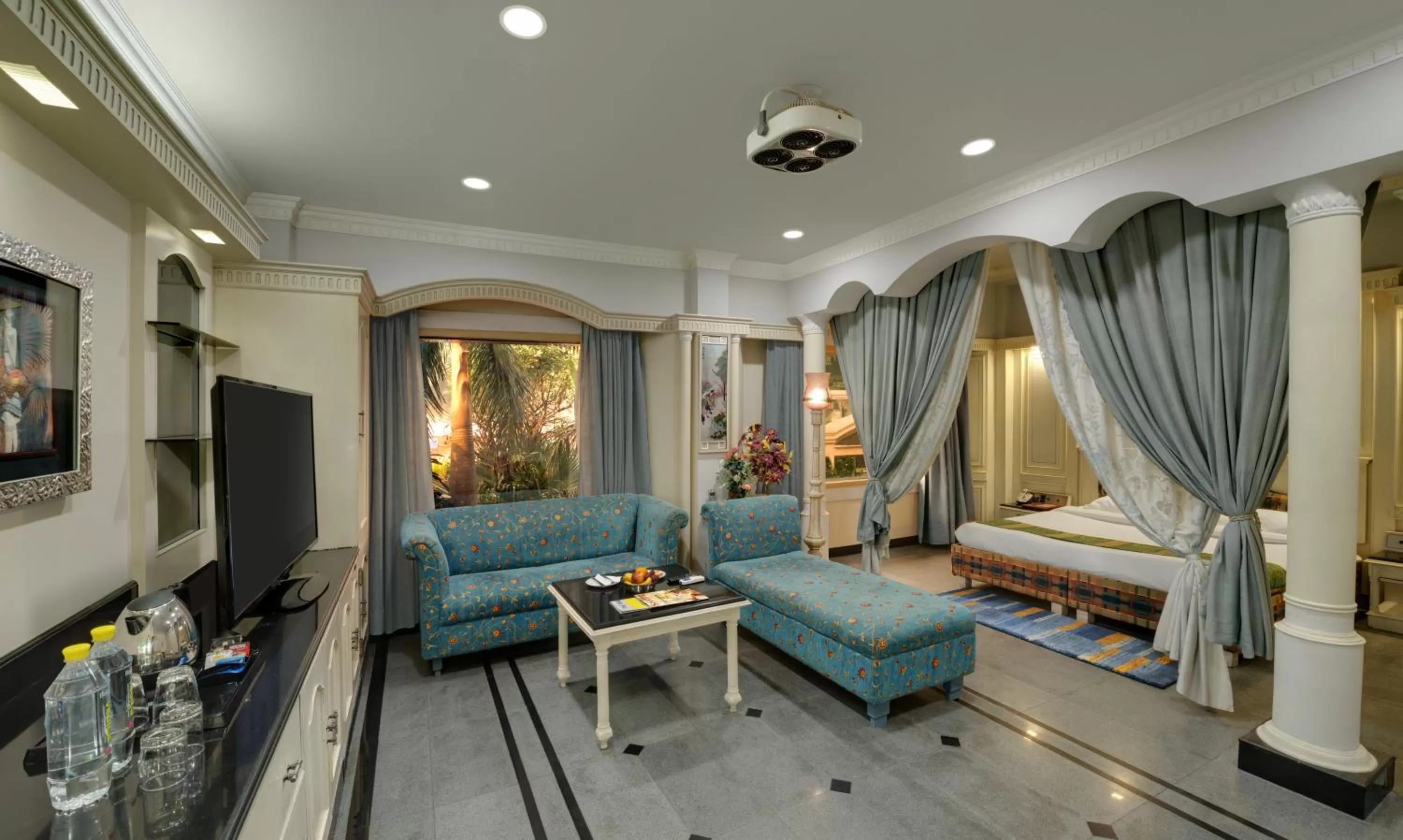 Seating area, Bed in Hotel Amar