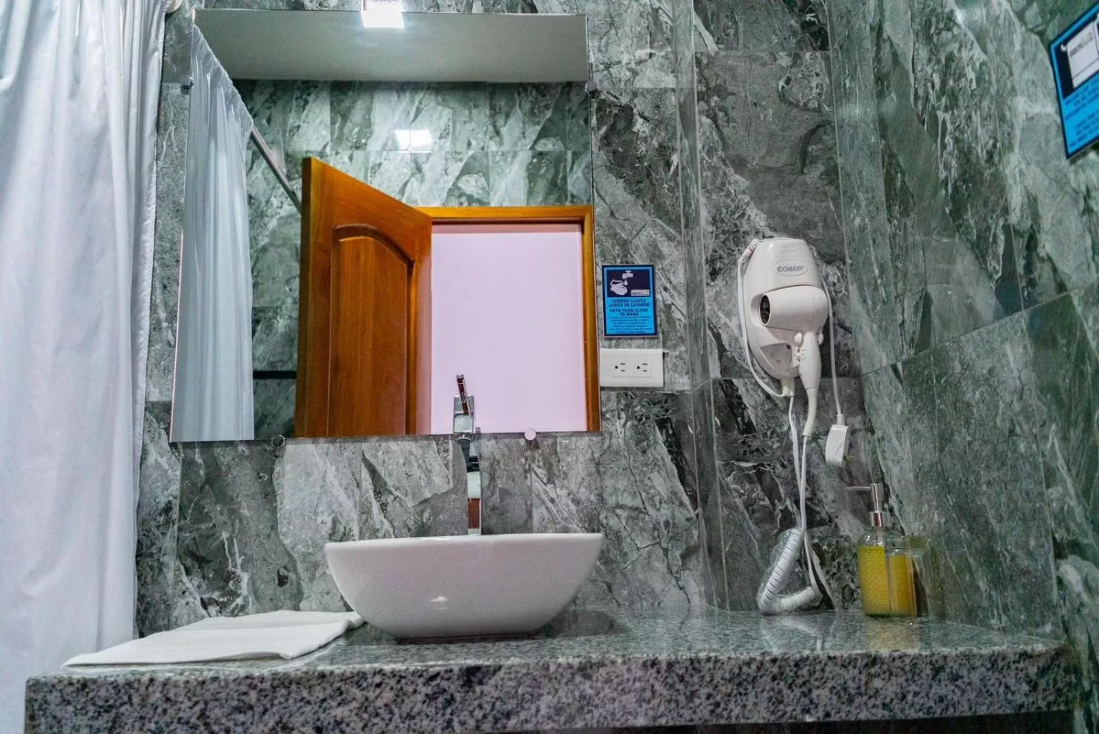 Shower in Patty House Galapagos