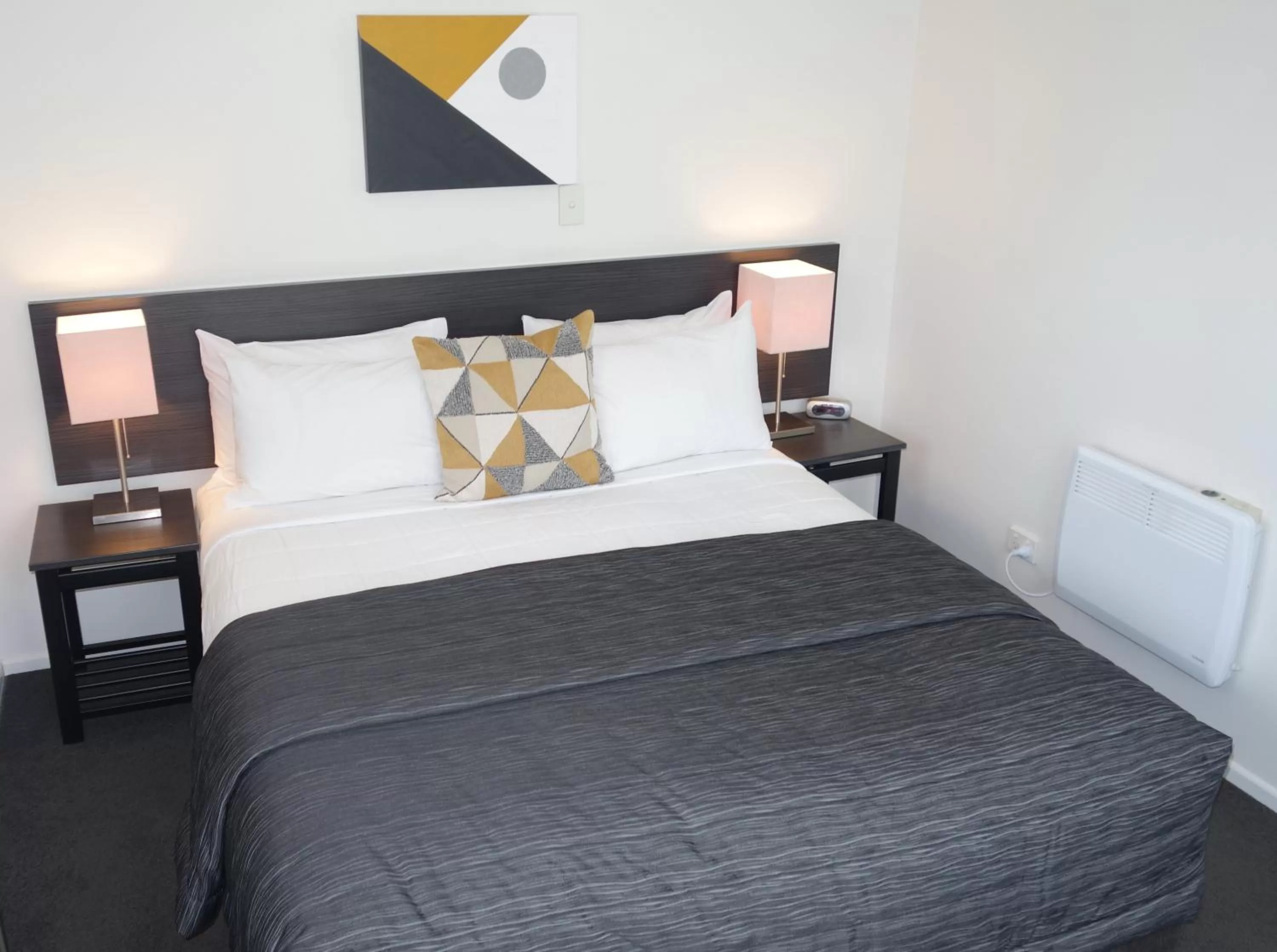 Bedroom, Bed in Airport Palms Motel