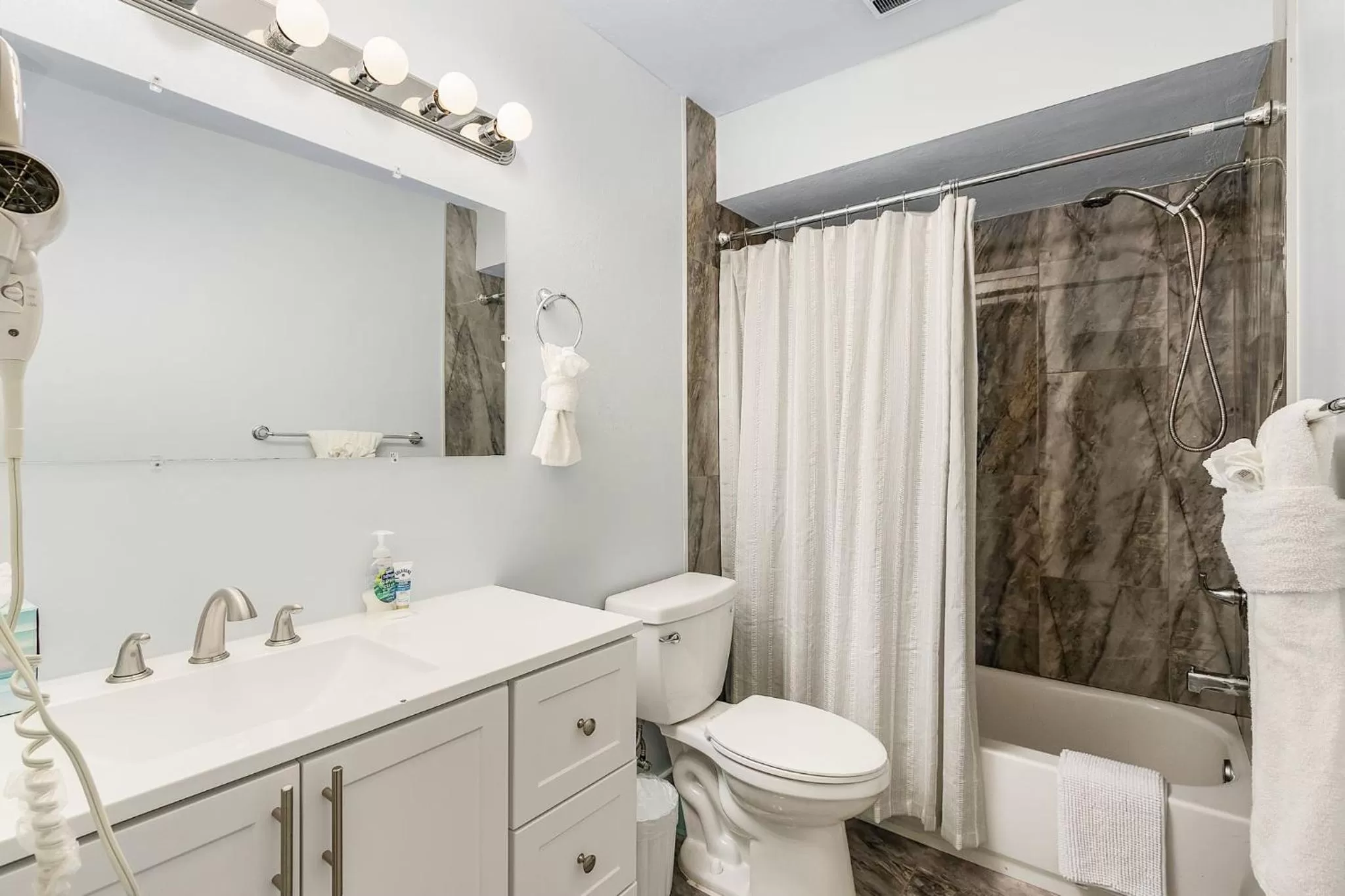 Bathroom in Matlacha on Shoreview