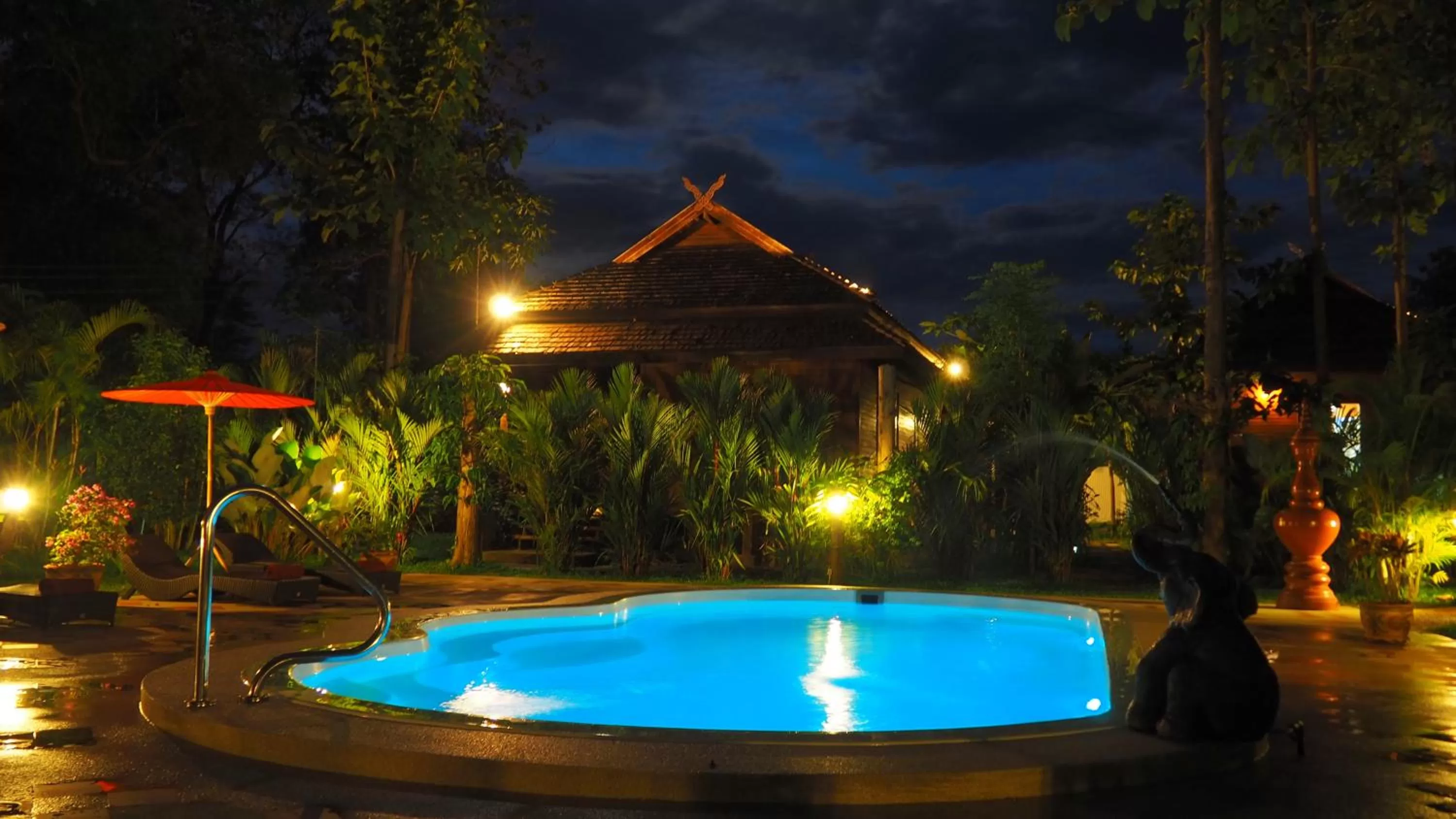 Swimming pool in Nan Seasons Boutique Resort