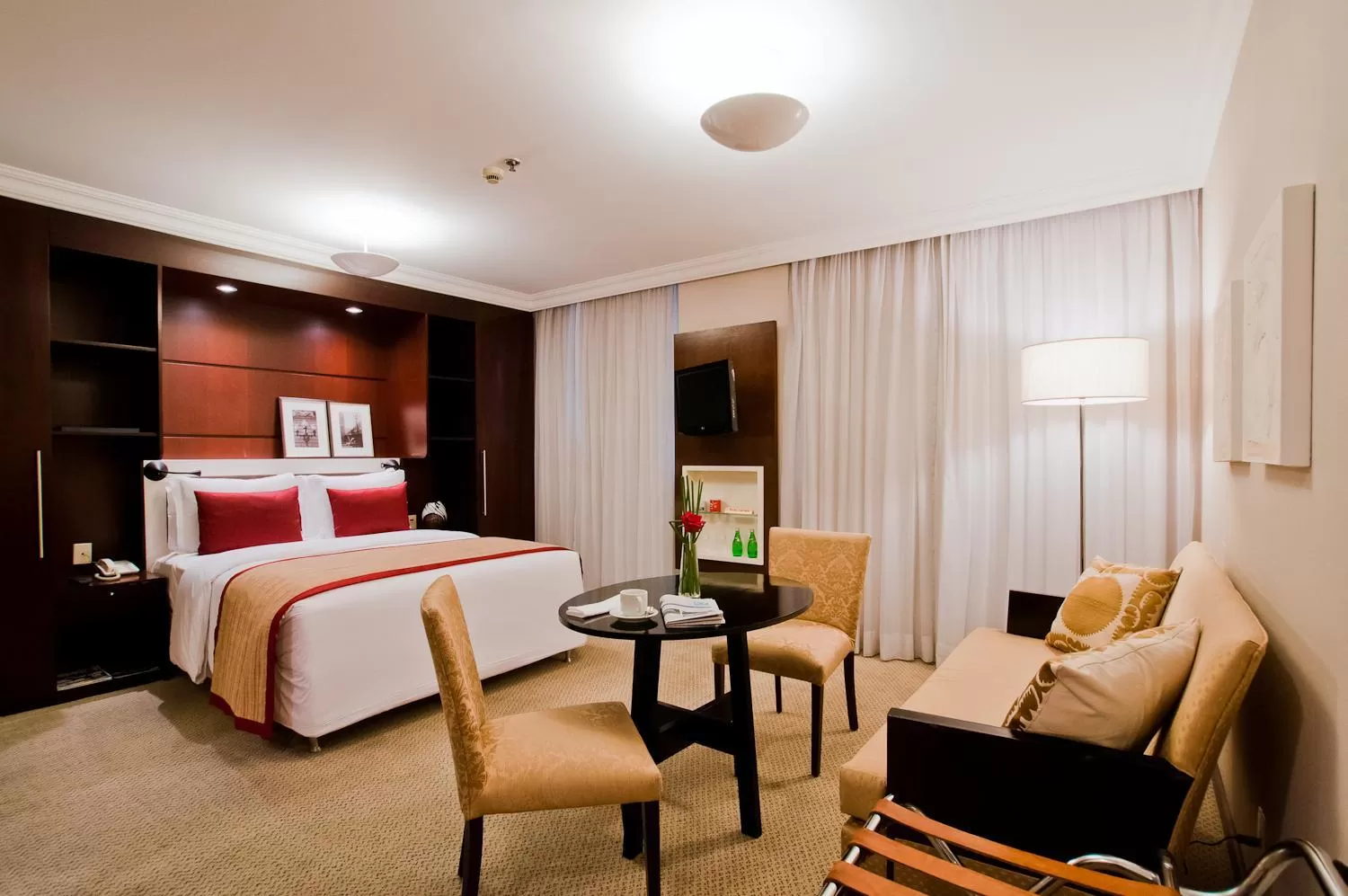 Bedroom, Bed in Blue Tree Premium Faria Lima