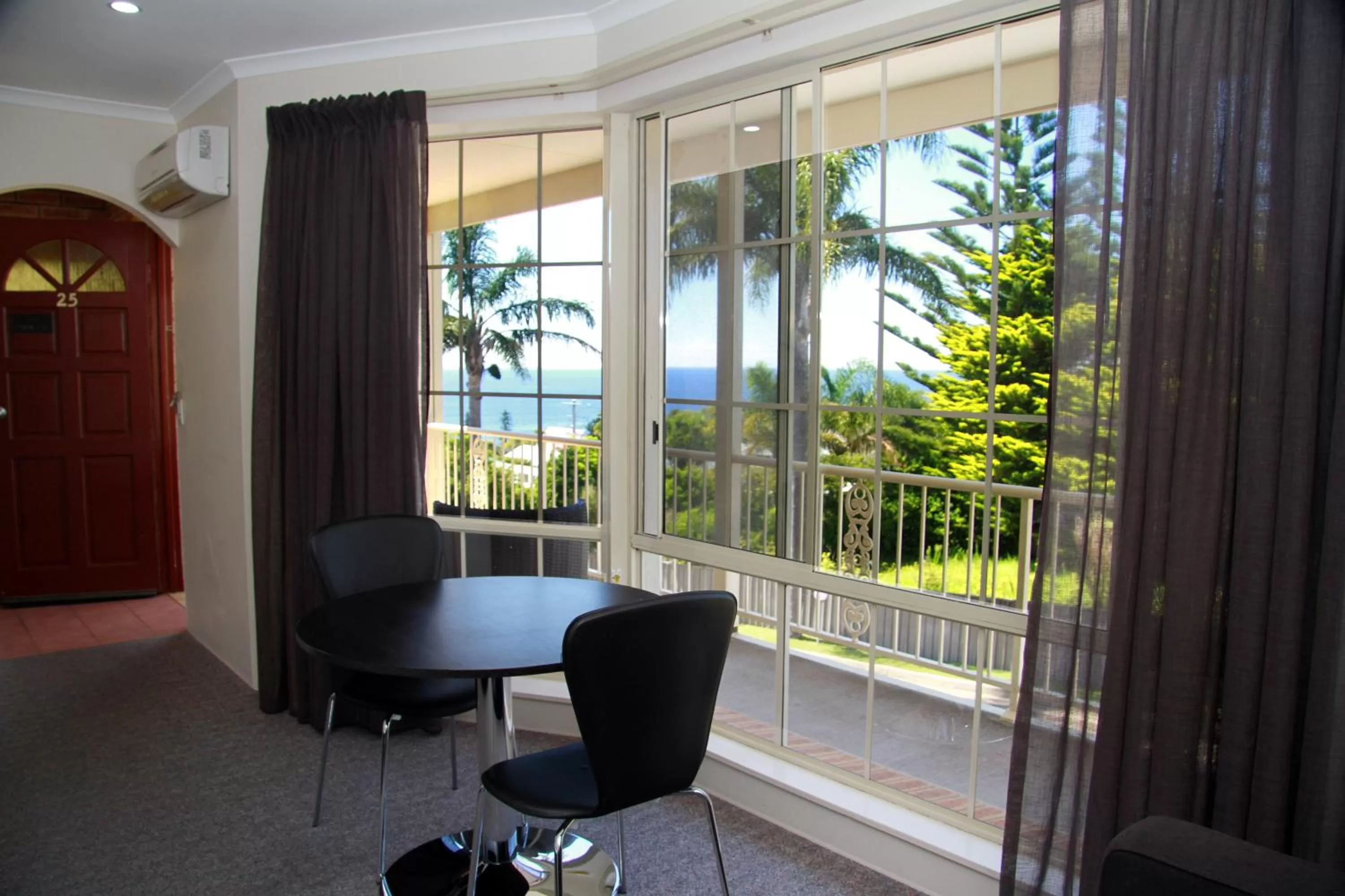 Day in Twofold Bay Motor Inn