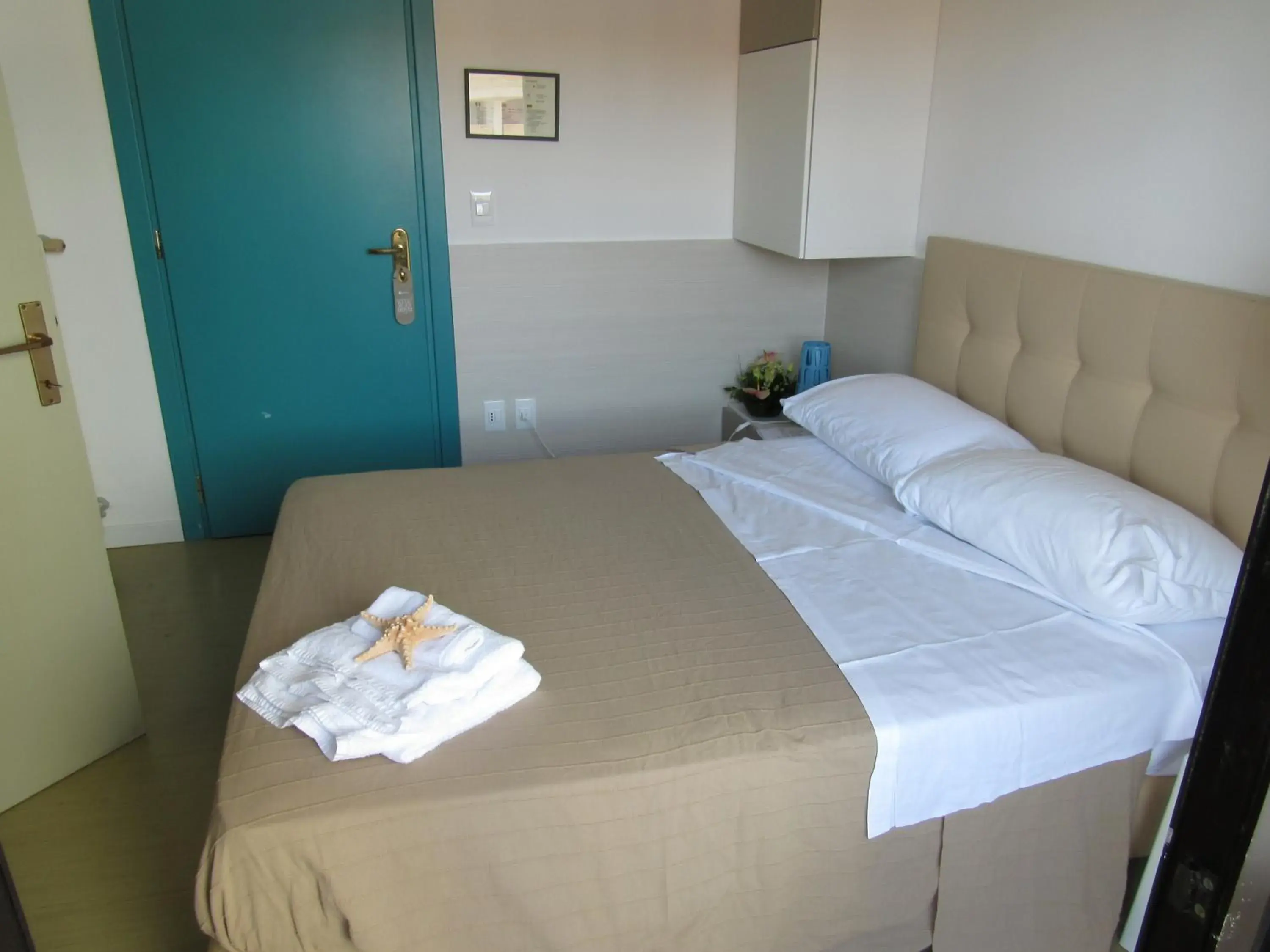 Comfort Single Room in Hotel Stella Maris Comfort Single Room in Hotel Stella Maris