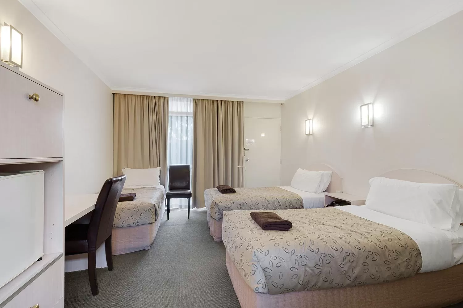 Bedroom, Bed in Alexander Motor Inn