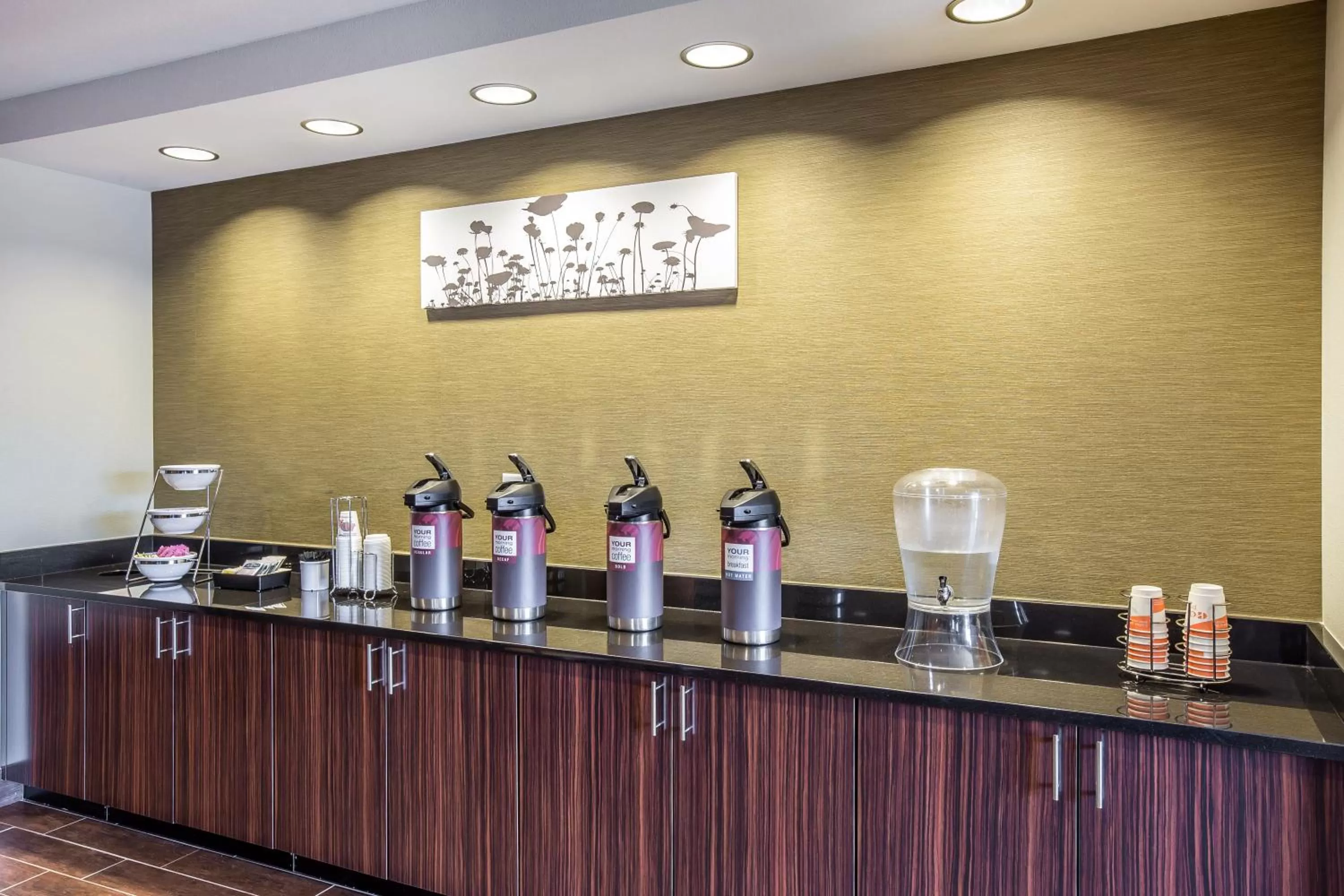 American breakfast in MainStay Suites Cartersville