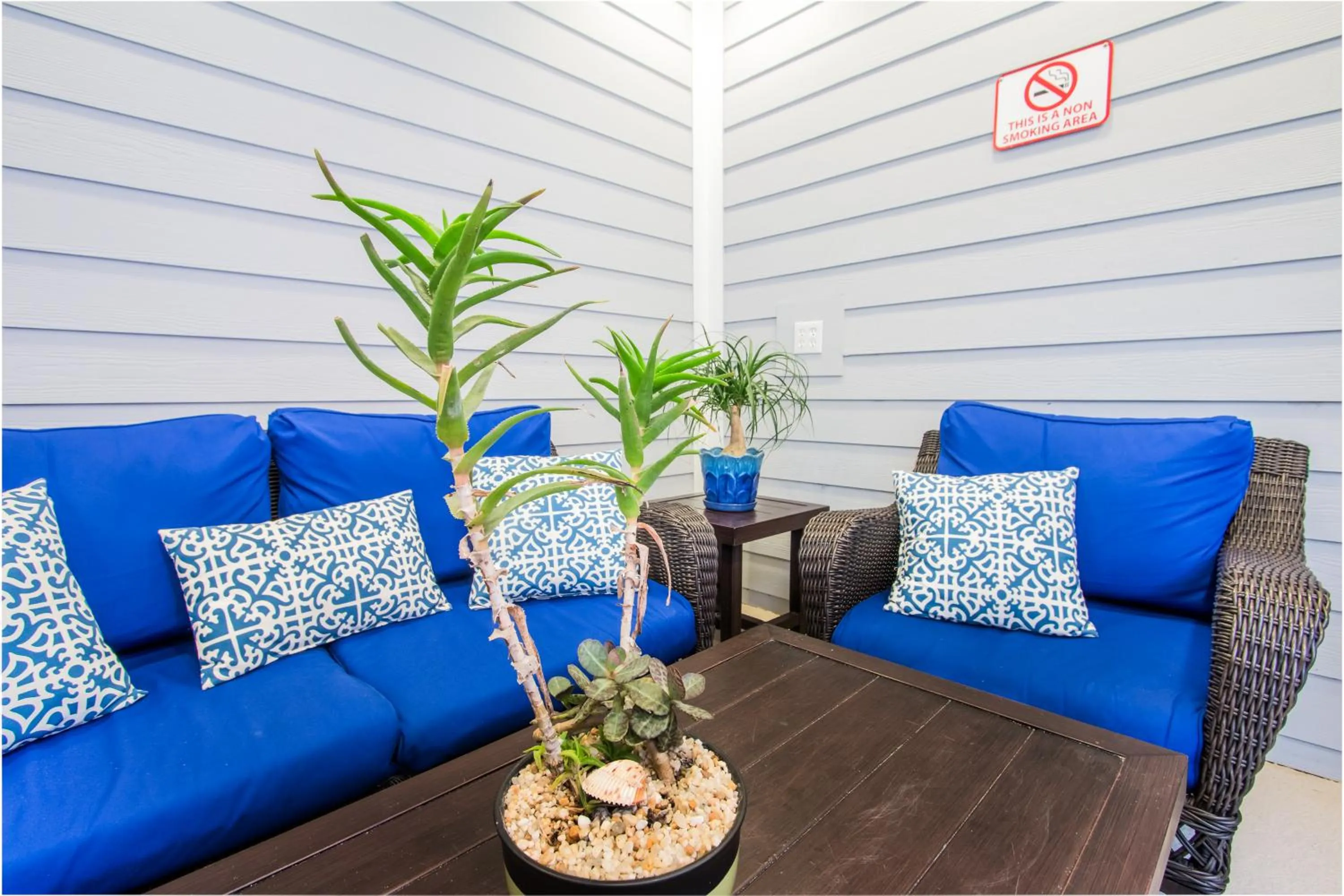 Living room in Seaside Amelia Inn - Amelia Island