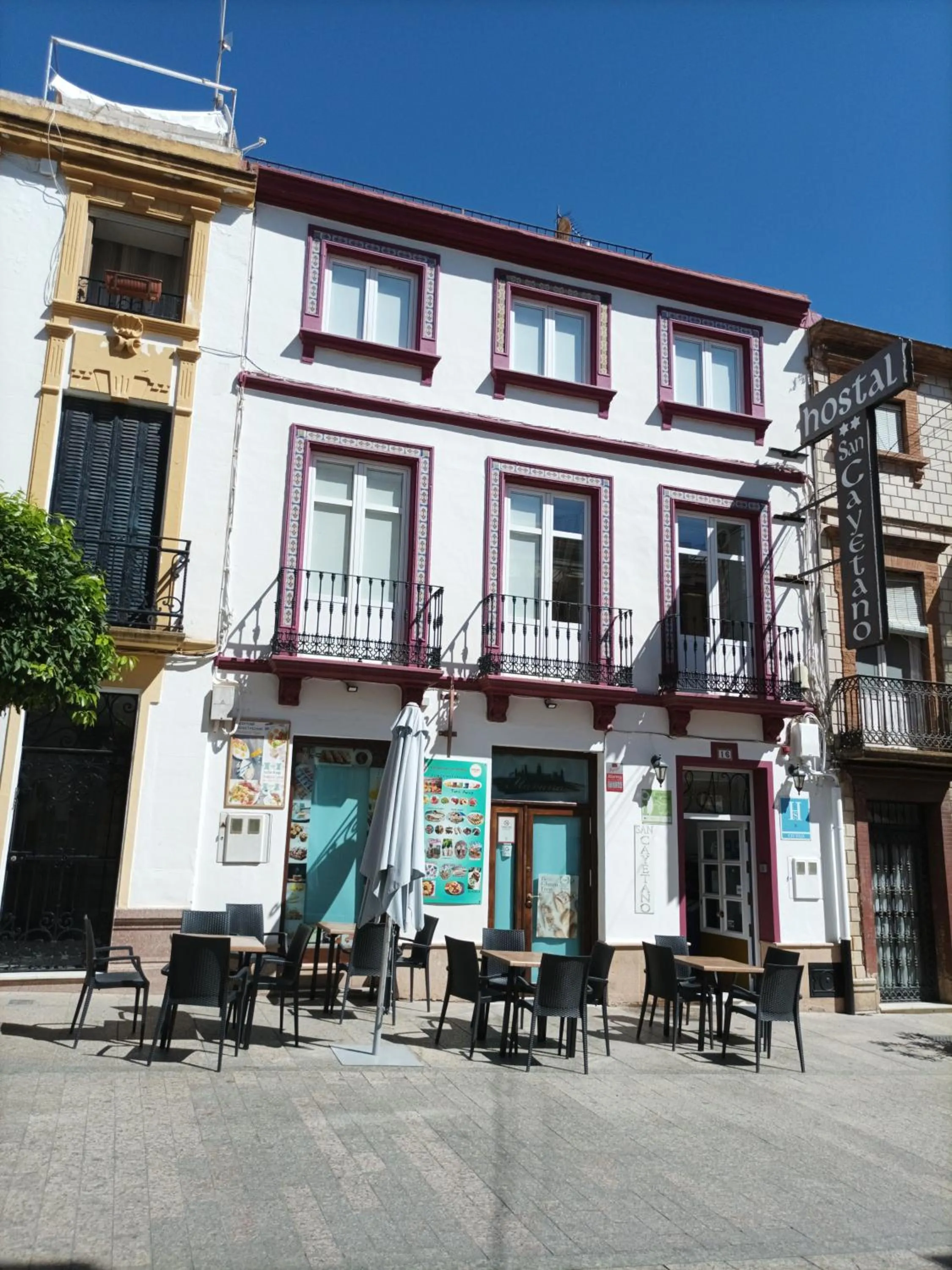 Property building in Hostal San Cayetano