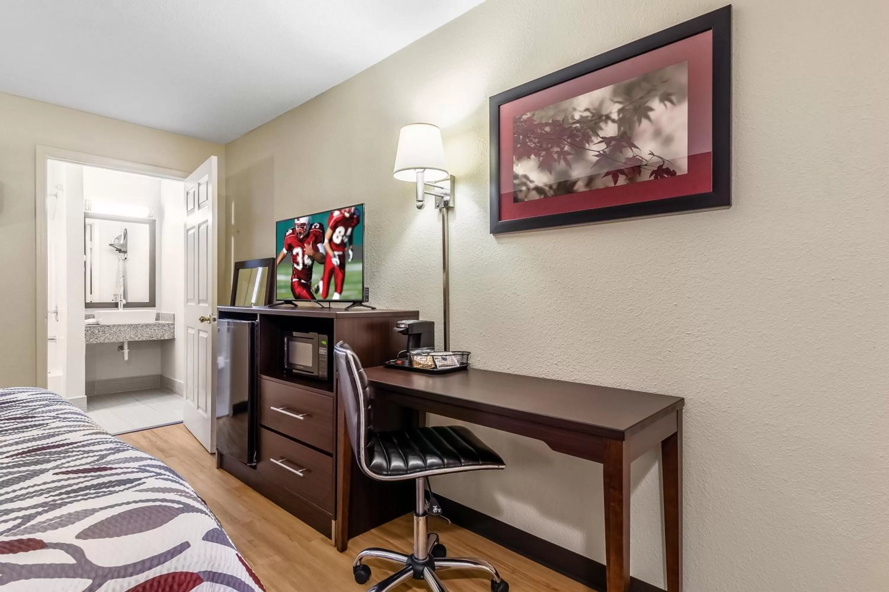 Bedroom in Red Roof Inn Scottsburg