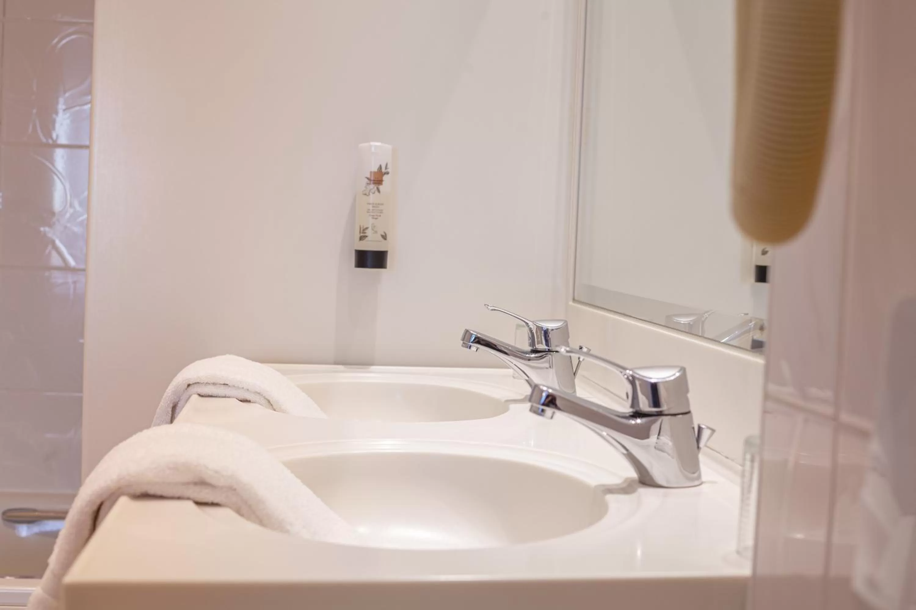 Bathroom in Hotel Monaco Zeebrugge Beach by Rikas Hotels