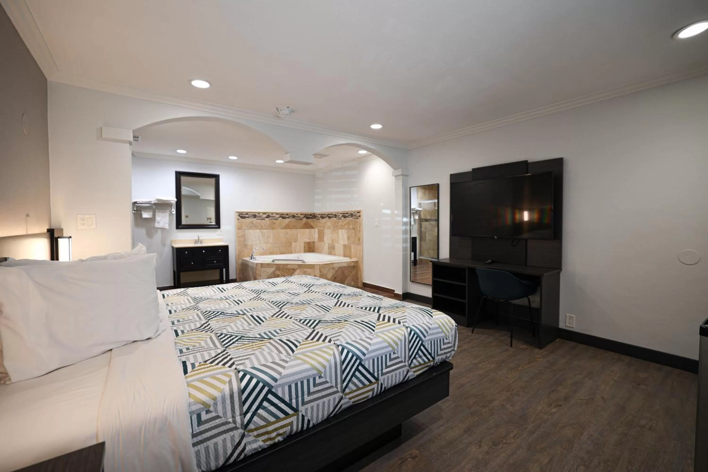 Bed in Motel 6, Tustin, Orange County-CA