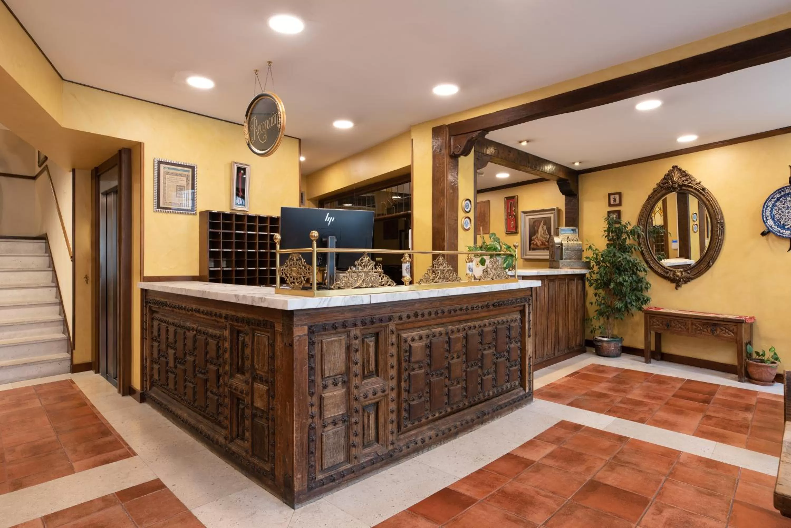 Lobby or reception in Crisol Mesón del Cid