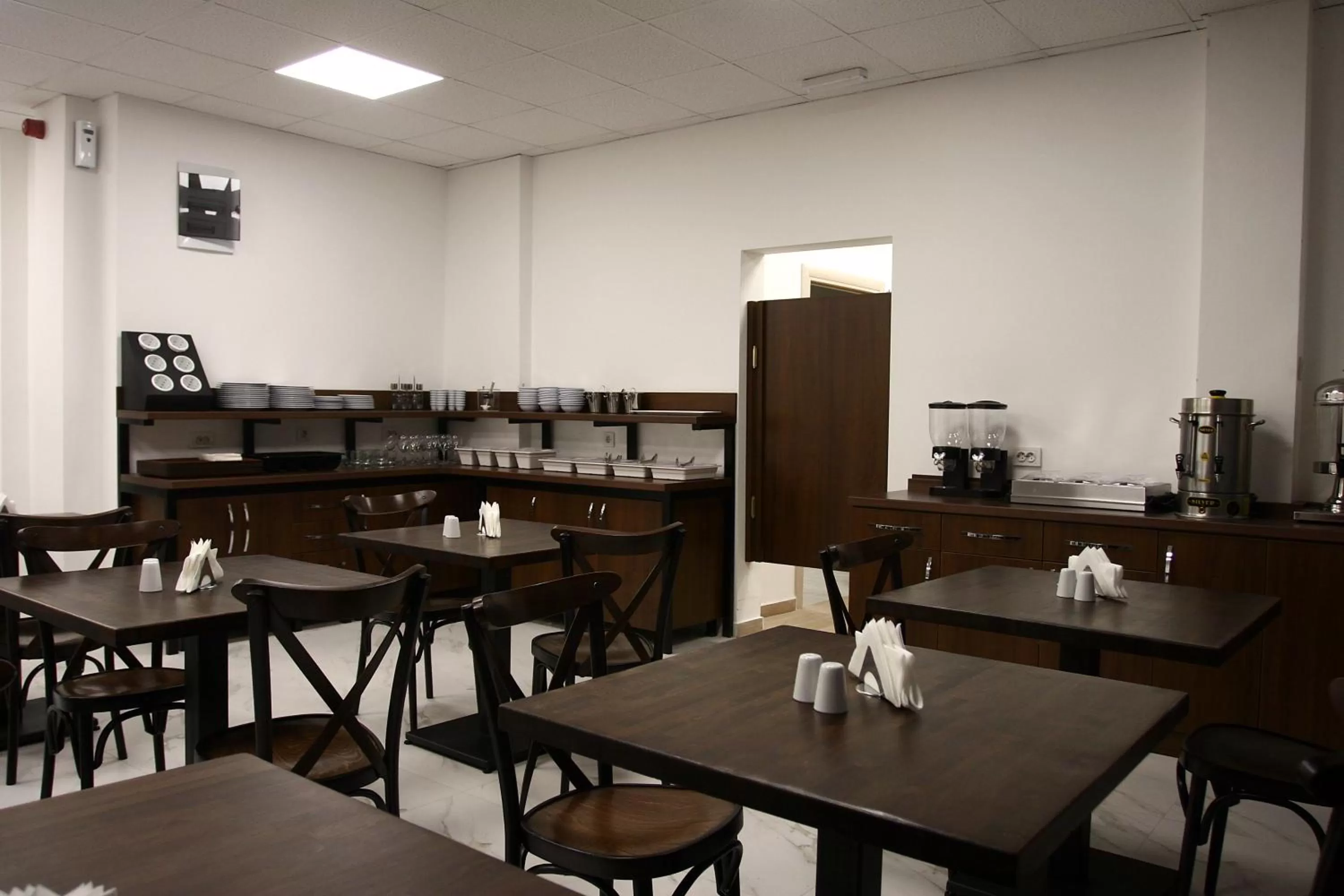 Restaurant/places to eat in Hotel DOA