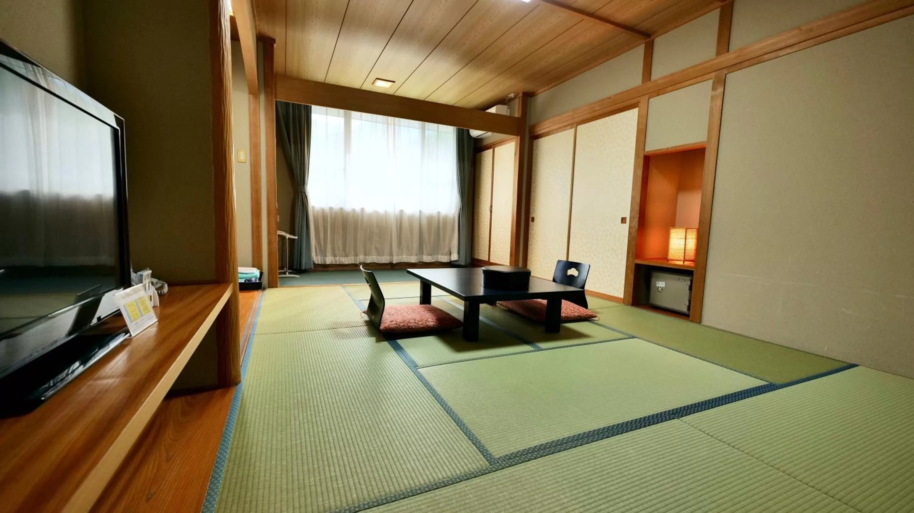 Photo of the whole room in Hotel Oak Forest