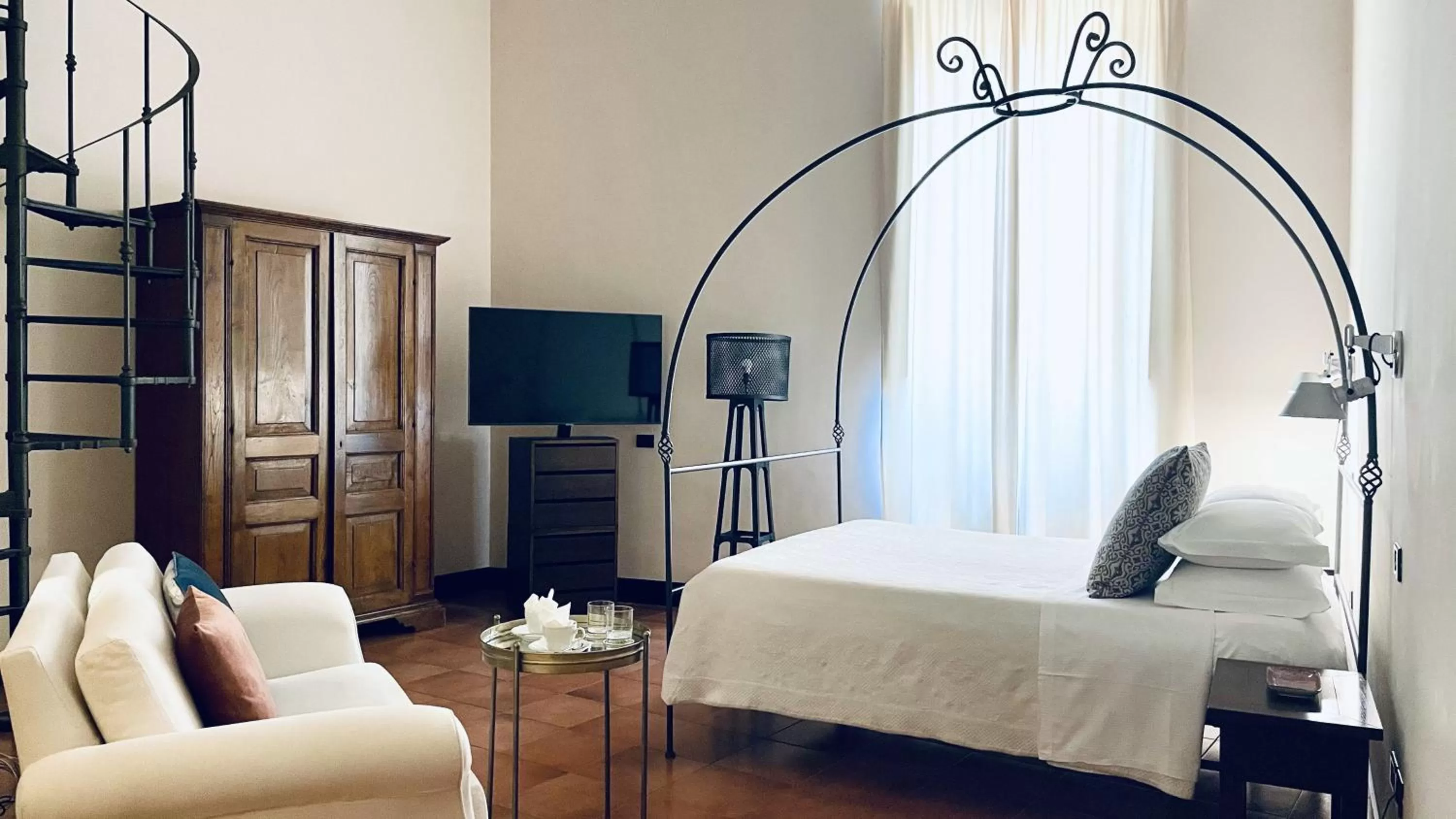 Bed in Hotel Palazzo Piccolomini