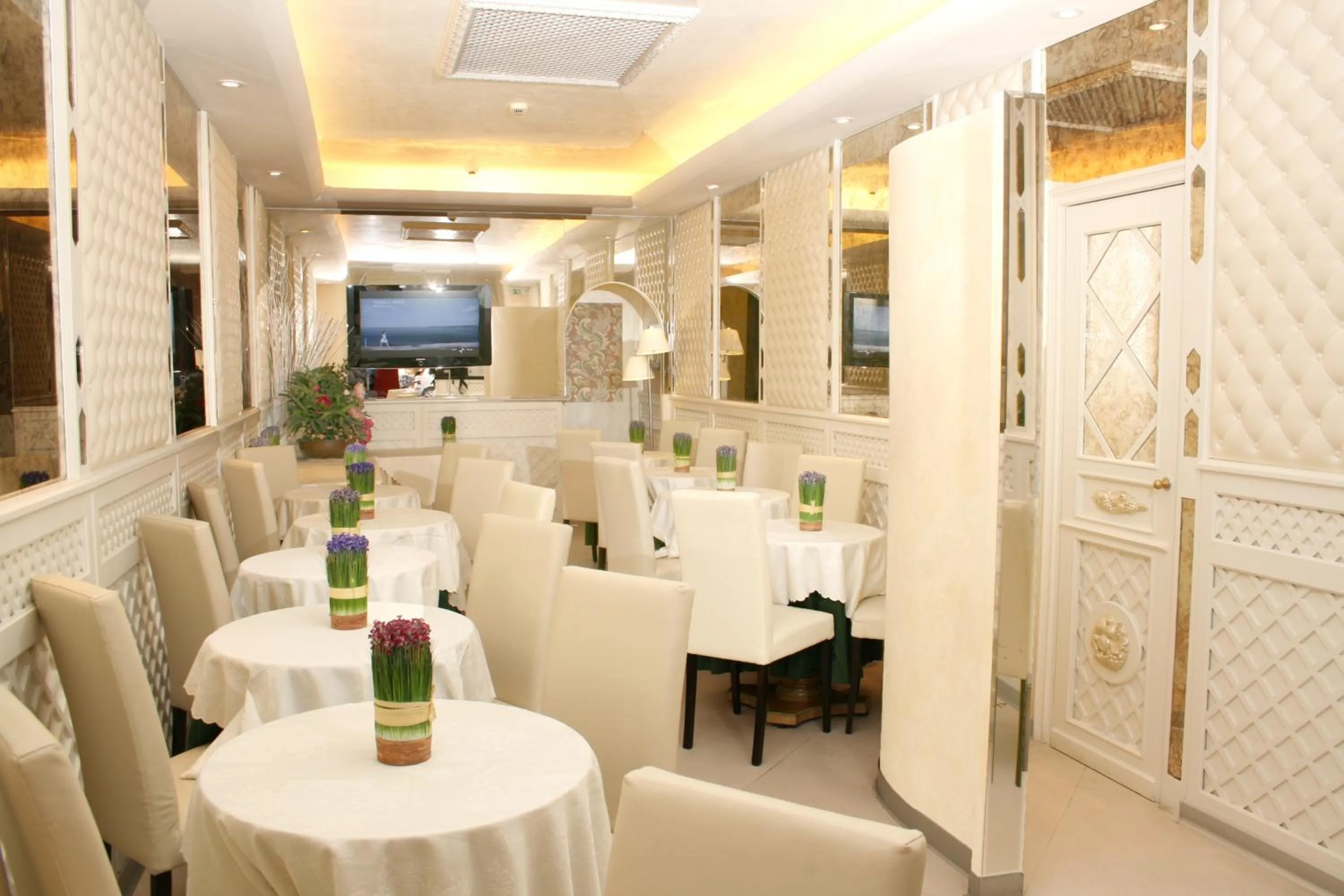 Restaurant/places to eat in Hotel Valle