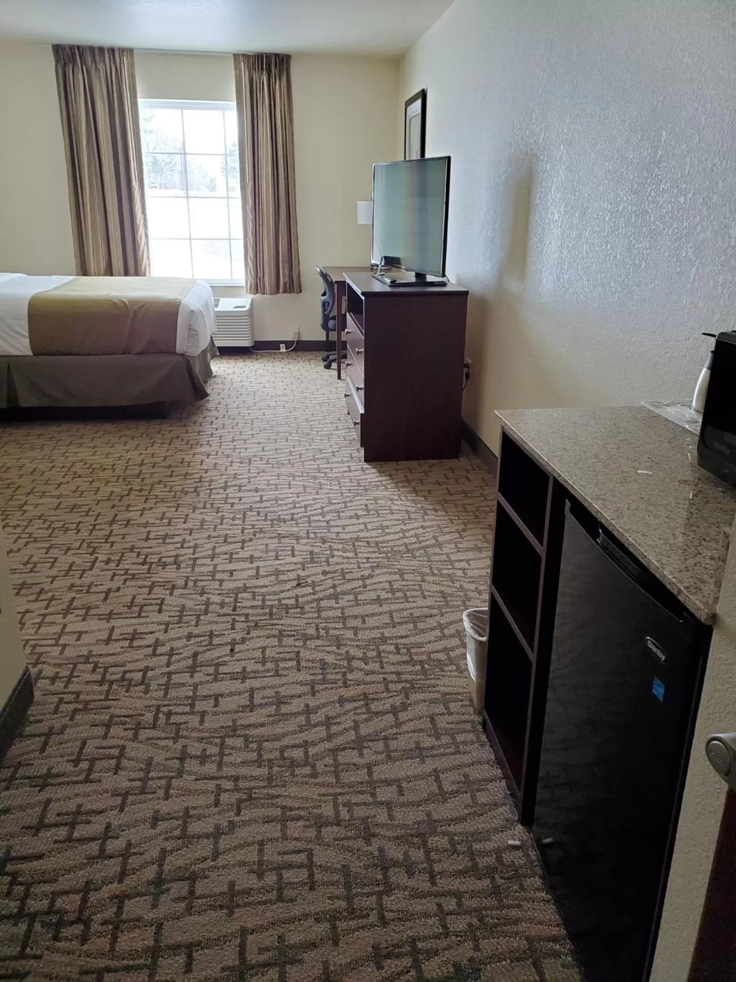 TV and multimedia, Bed in Cobblestone Inn & Suites - Barron