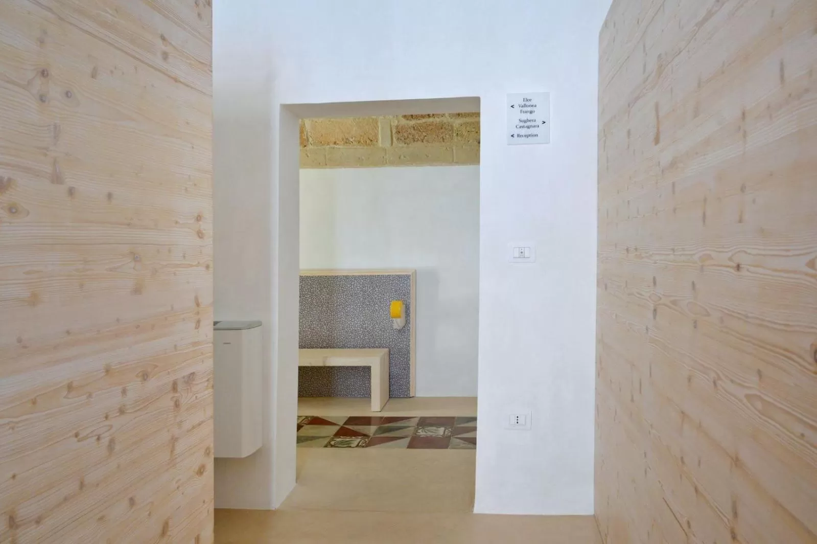 Text overlay in Vico dell' Elce