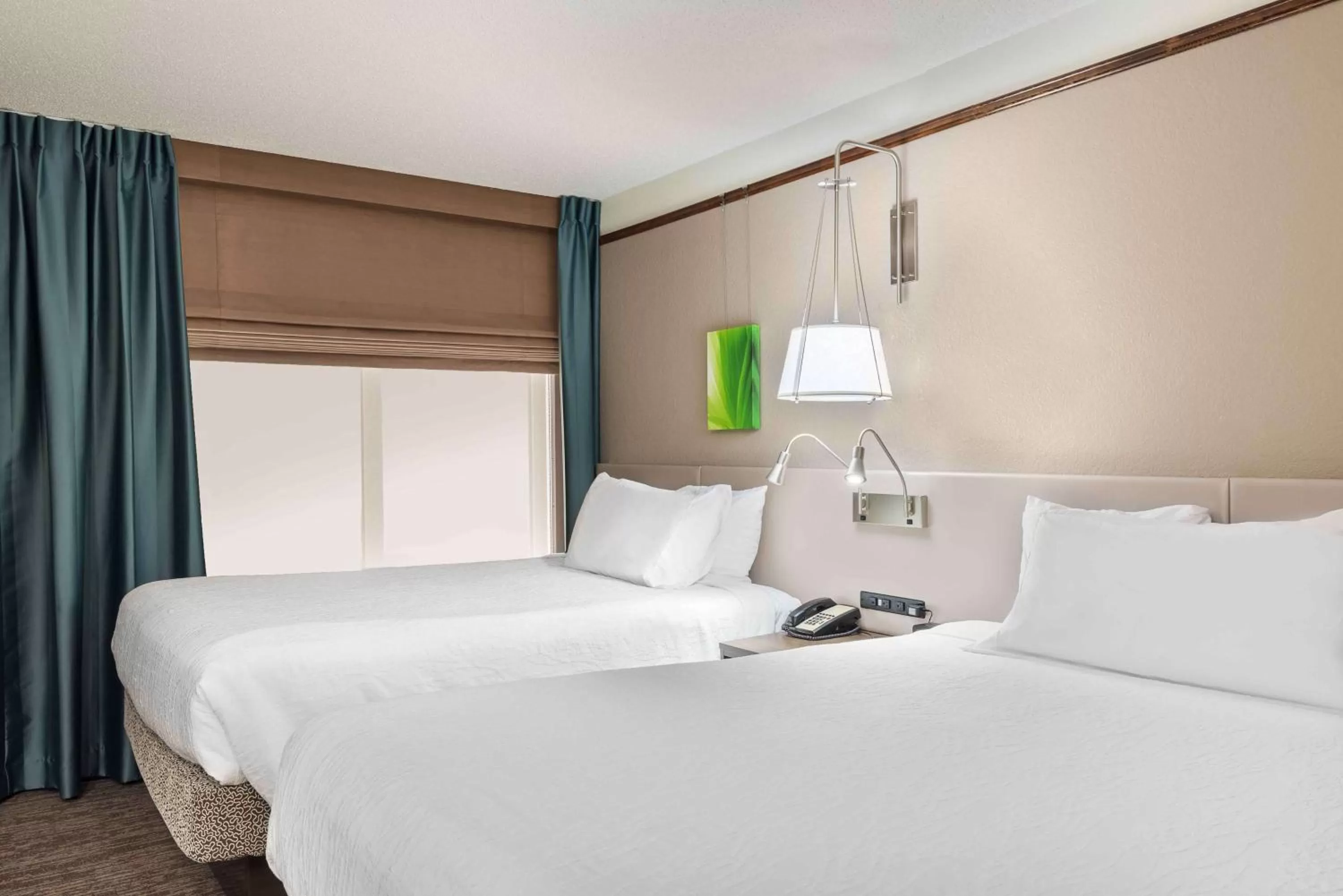 Bed in Hilton Garden Inn Wilmington Mayfaire Town Center