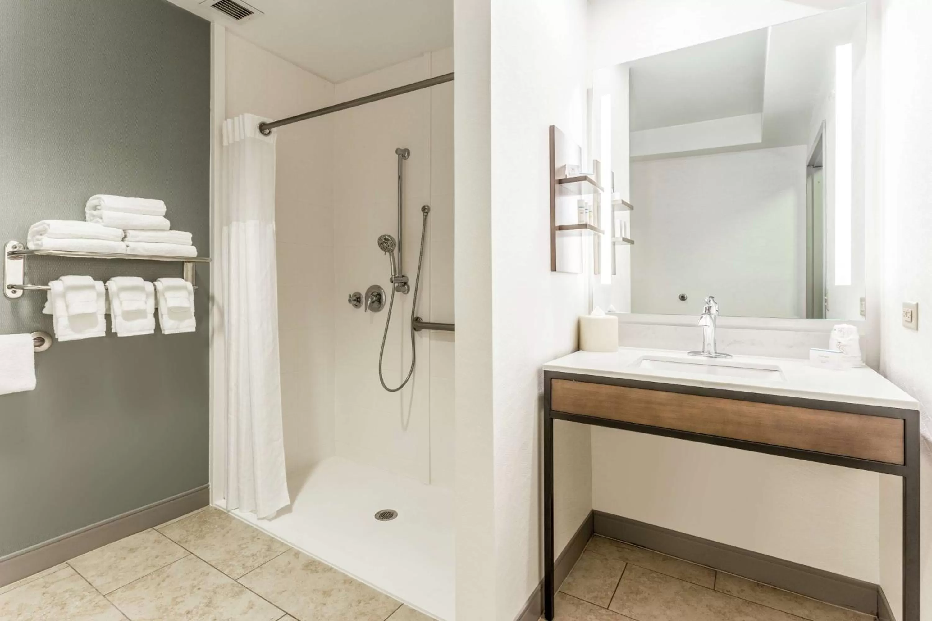 Bathroom in Hilton Garden Inn Chicago/Tinley Park