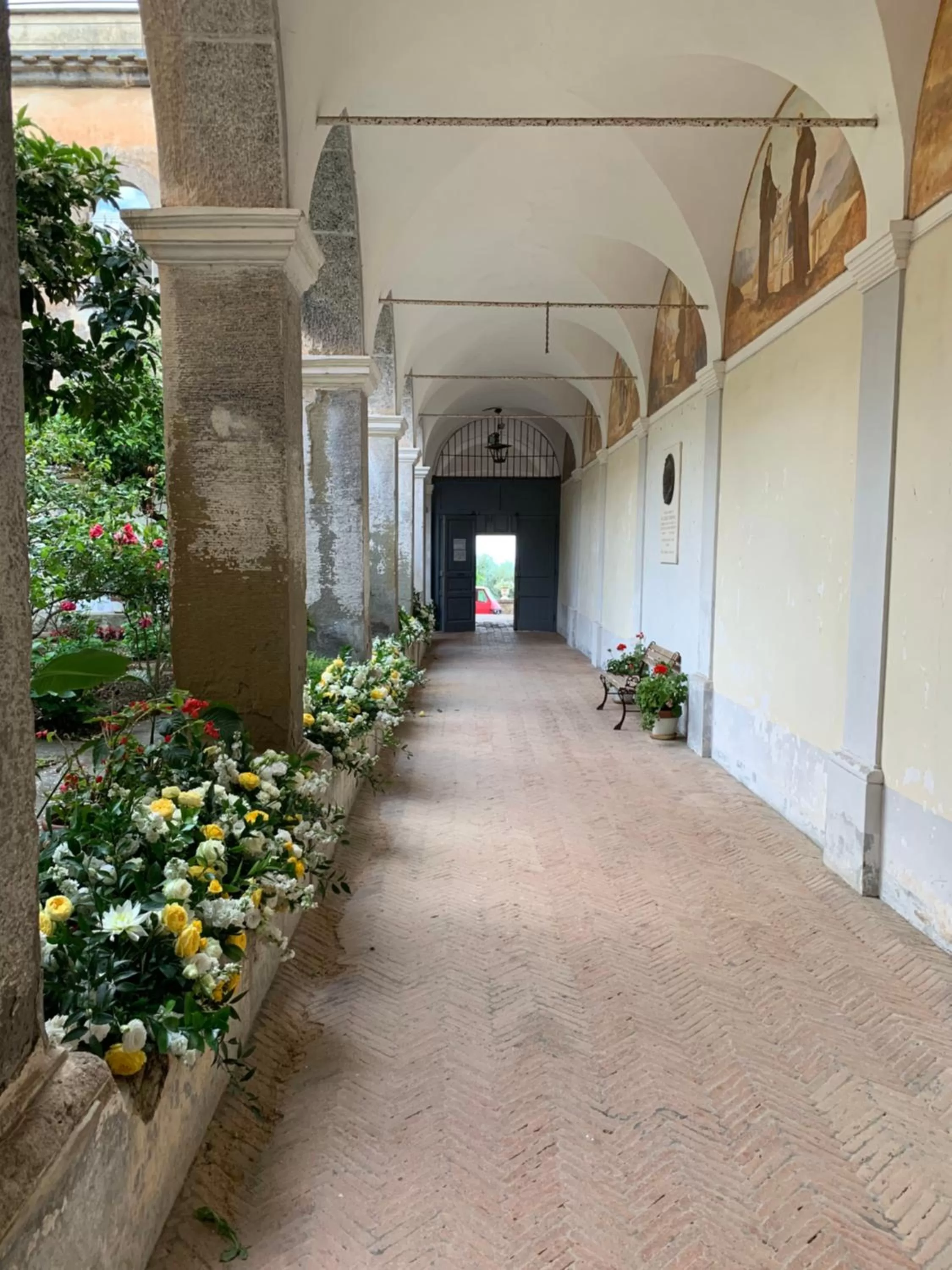 Inner courtyard view in Il Chiostro