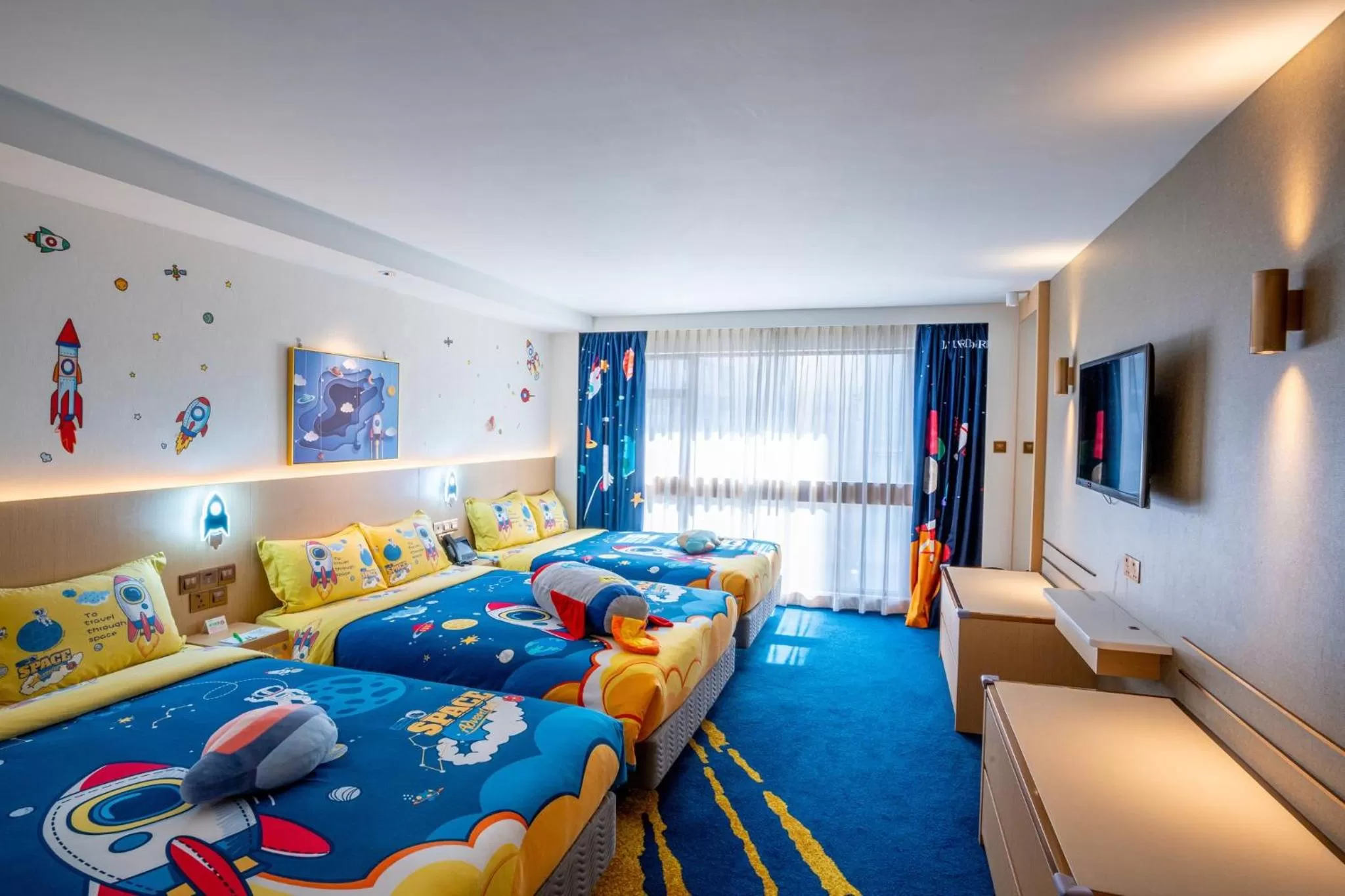 Photo of the whole room, Bed in Holiday Inn Golden Mile by IHG