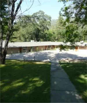 Facade/entrance in Queen's Inn By The River