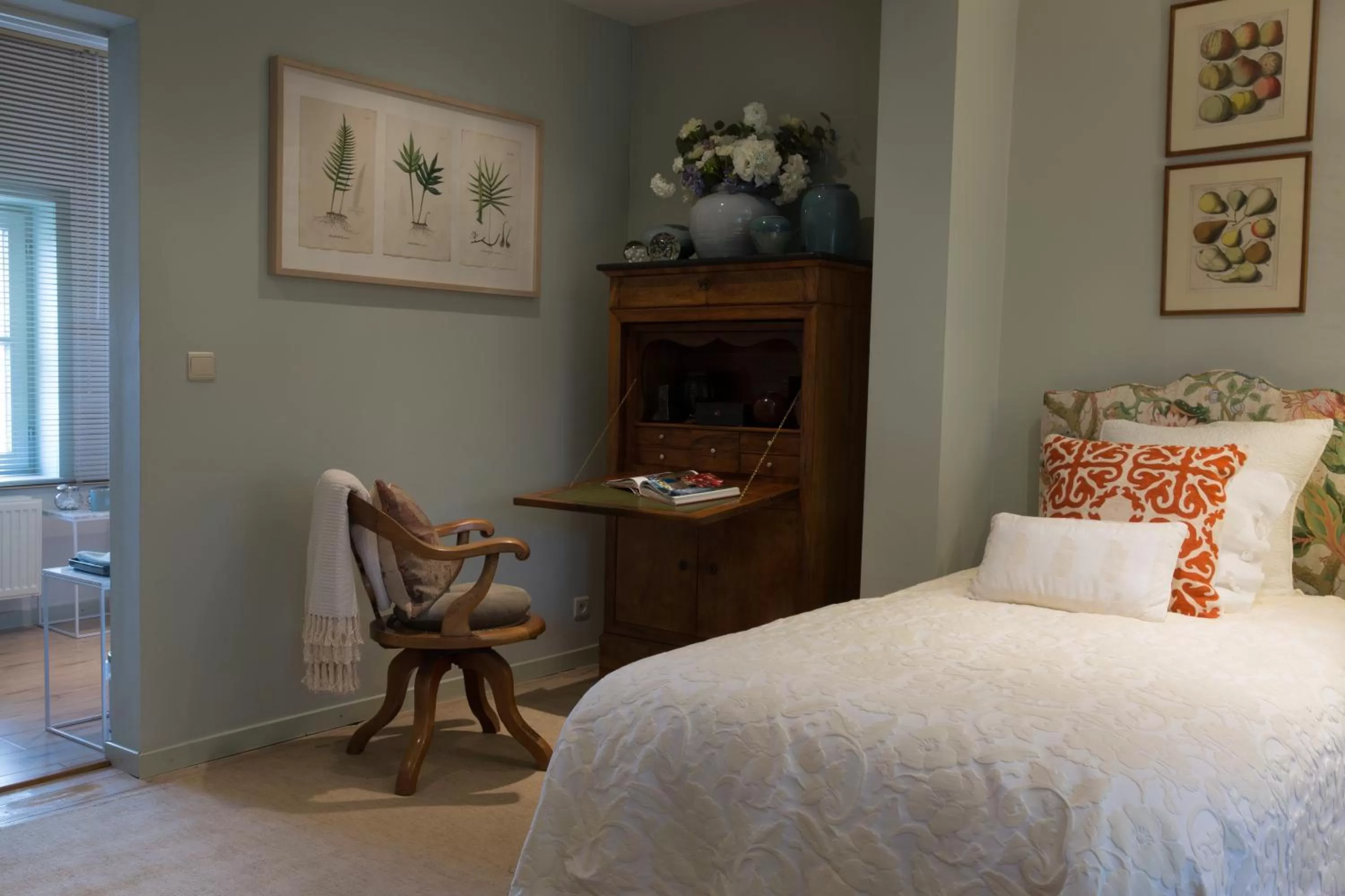 Bed in TWO ROOMS IN BRUGES