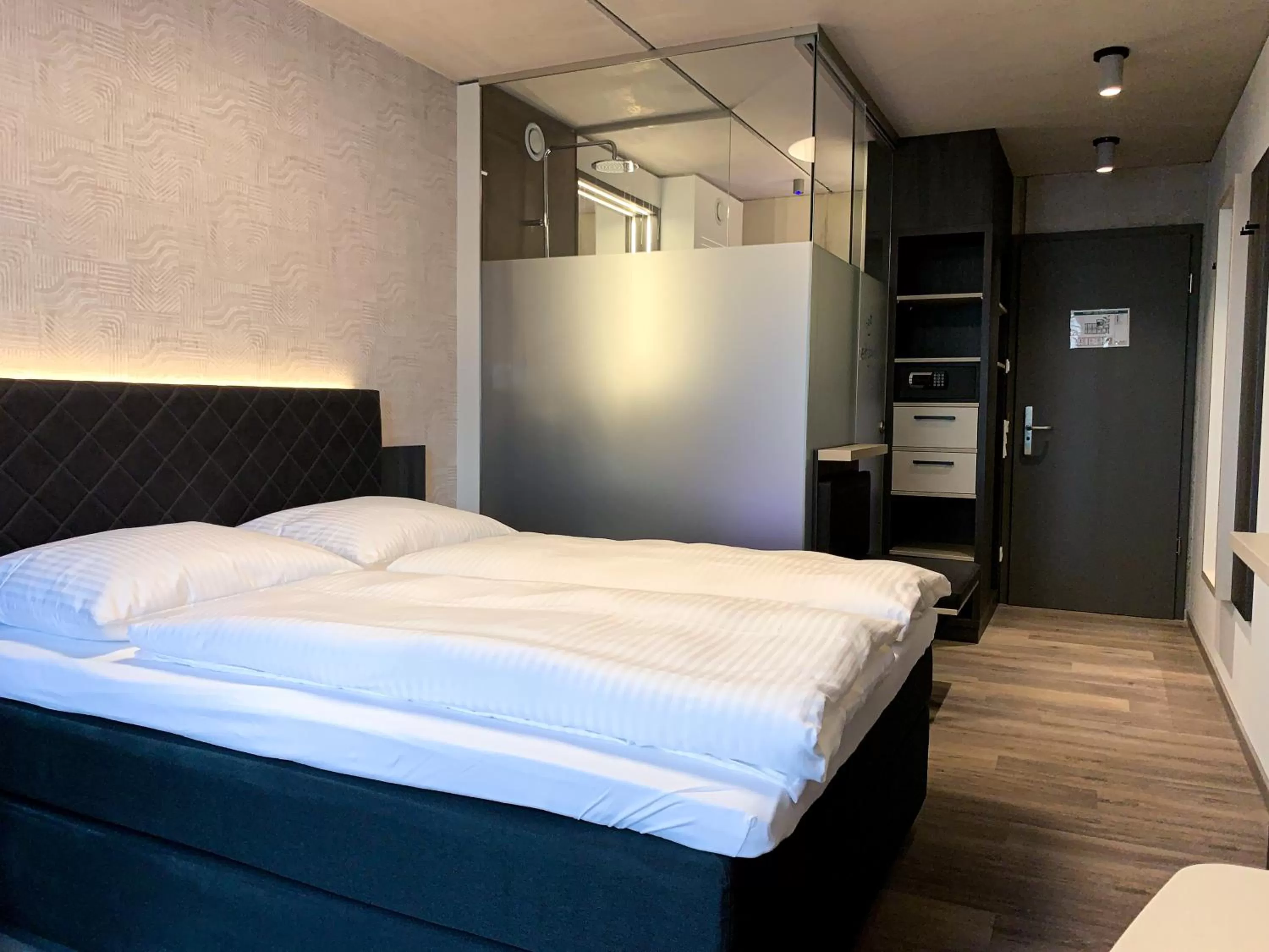 Photo of the whole room, Bed in Hotel Zeitgeist