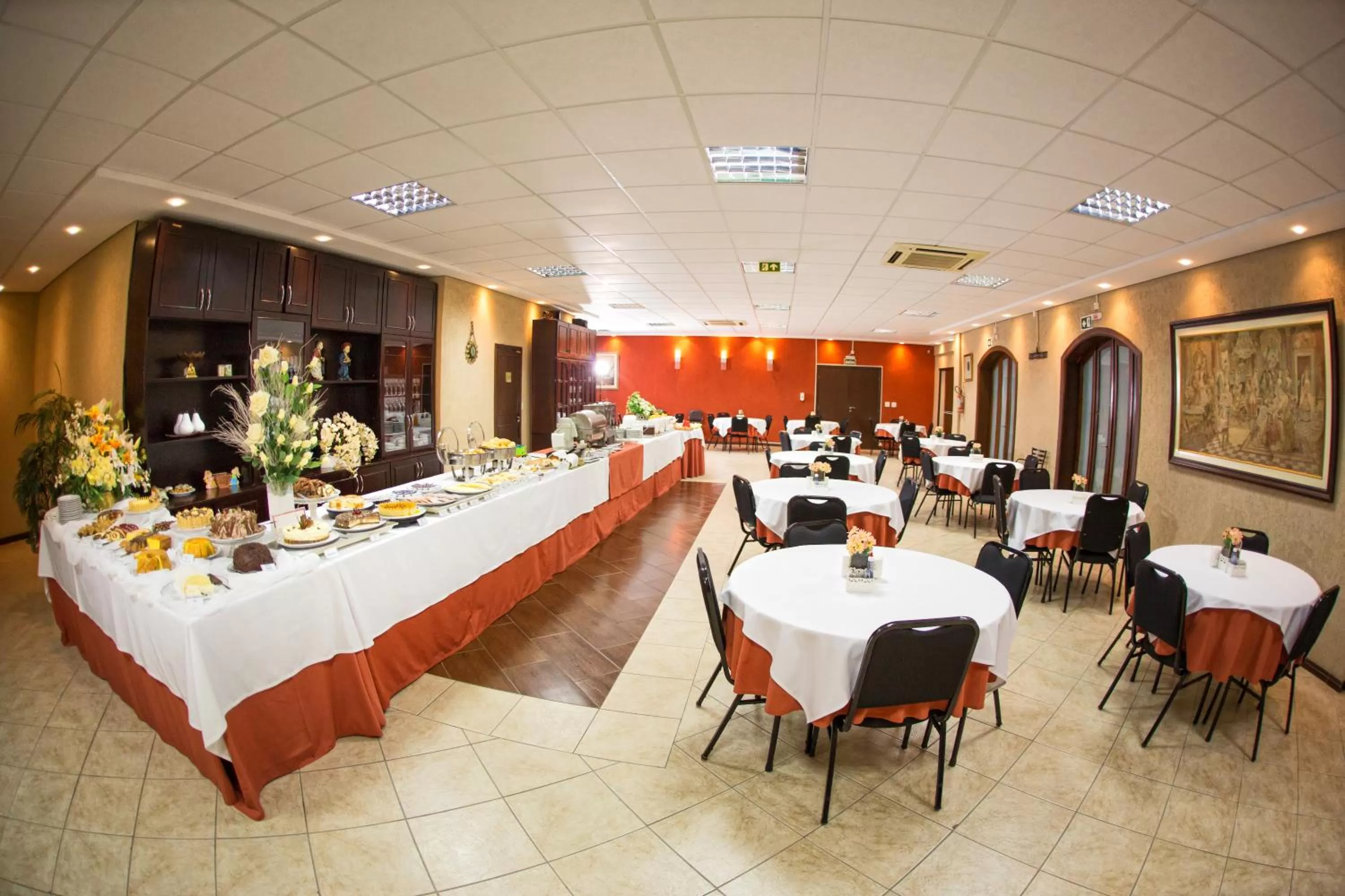 Buffet breakfast in Hotel Campo Largo Comfort