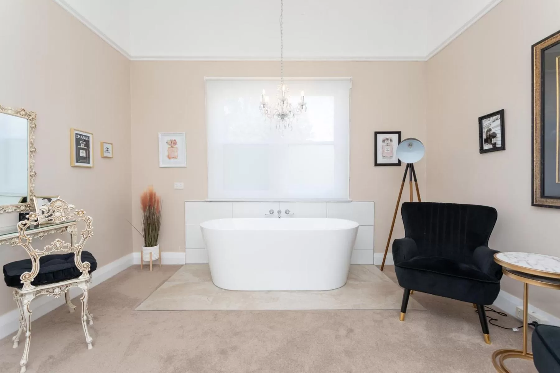 Bath in The Dragonfly Inn