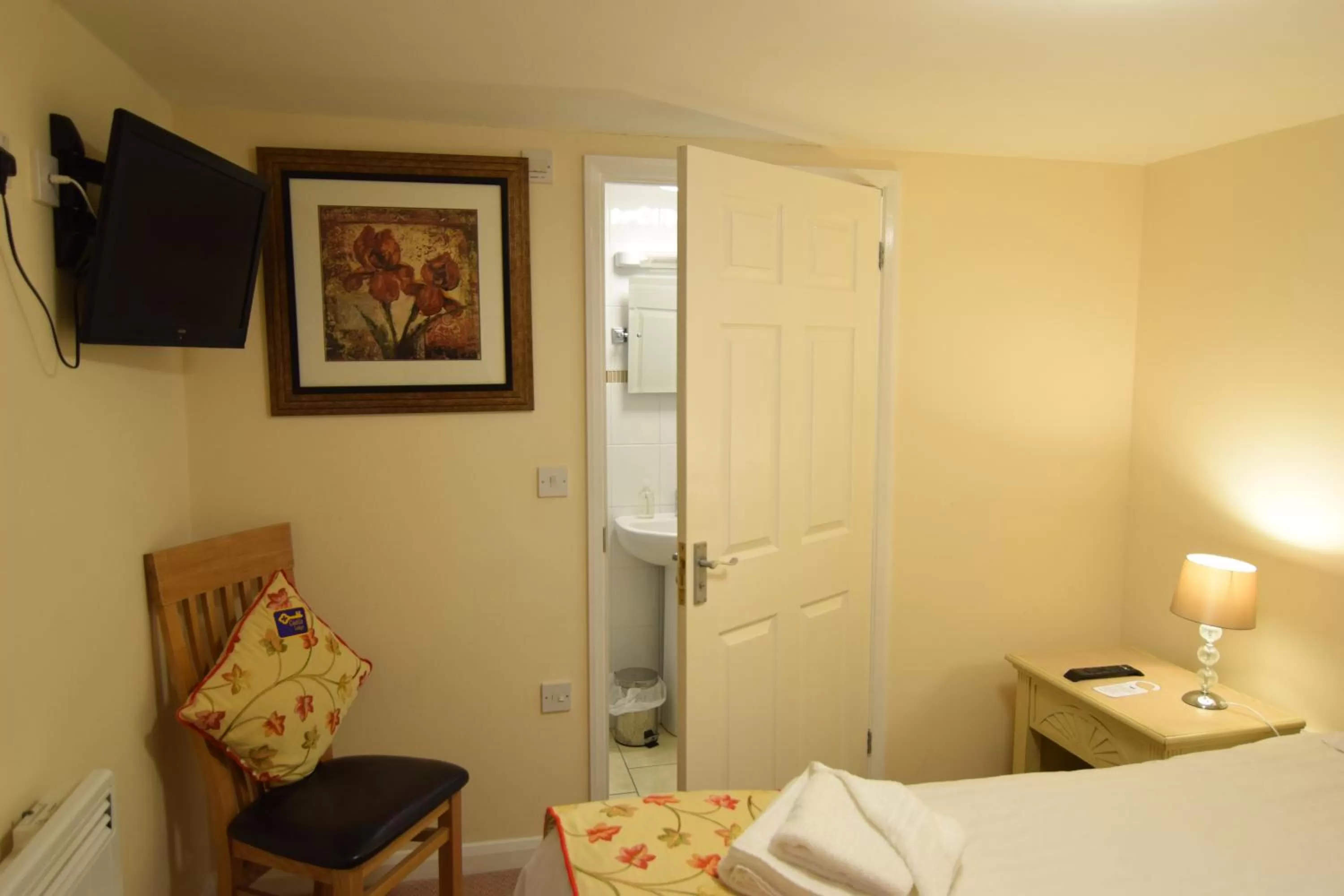 Bedroom, Seating Area in Castle Lodge