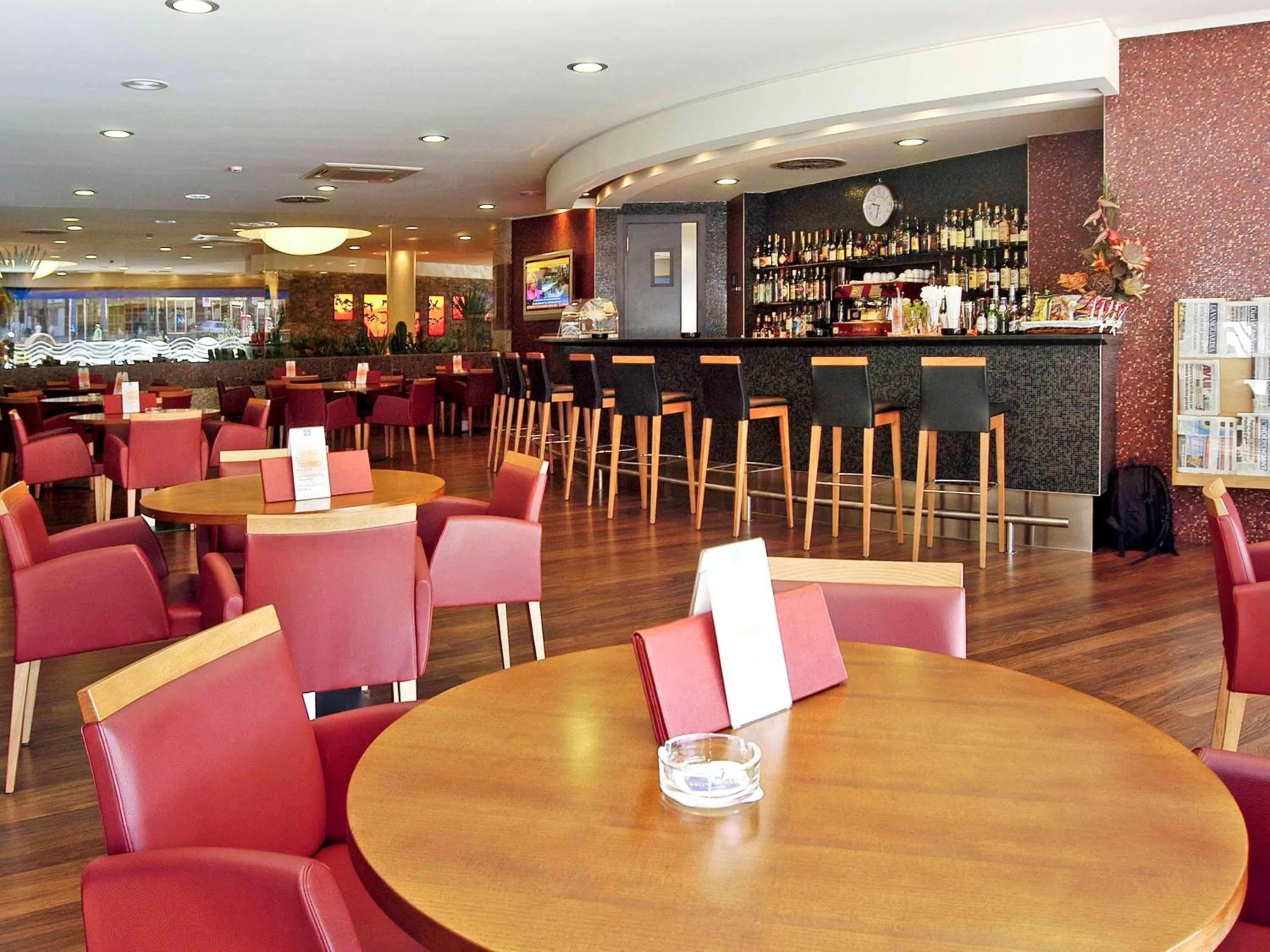 Lounge or bar in Novotel Andorra