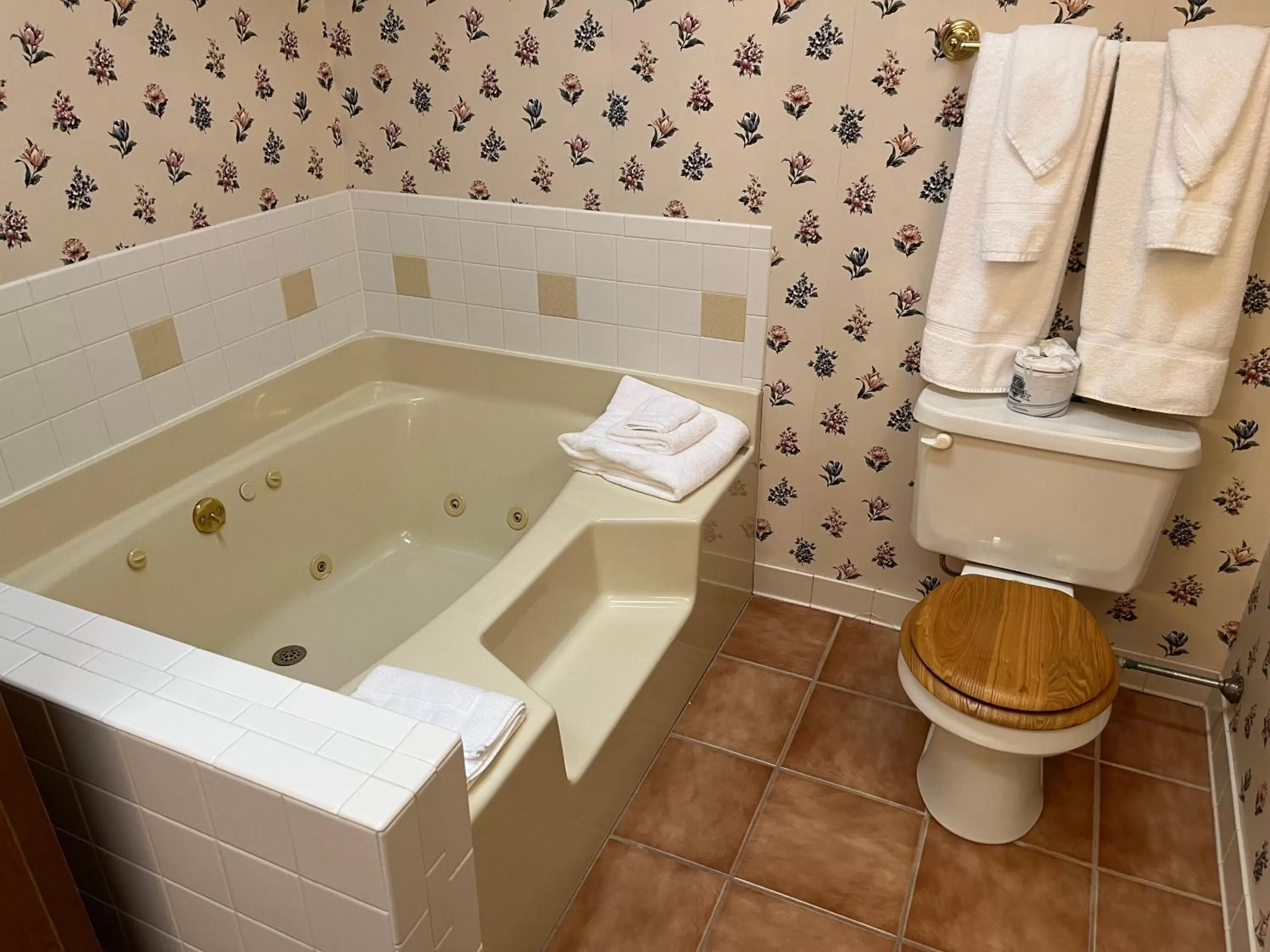 Days Inn & Suites by Wyndham Sutton Flatwoods