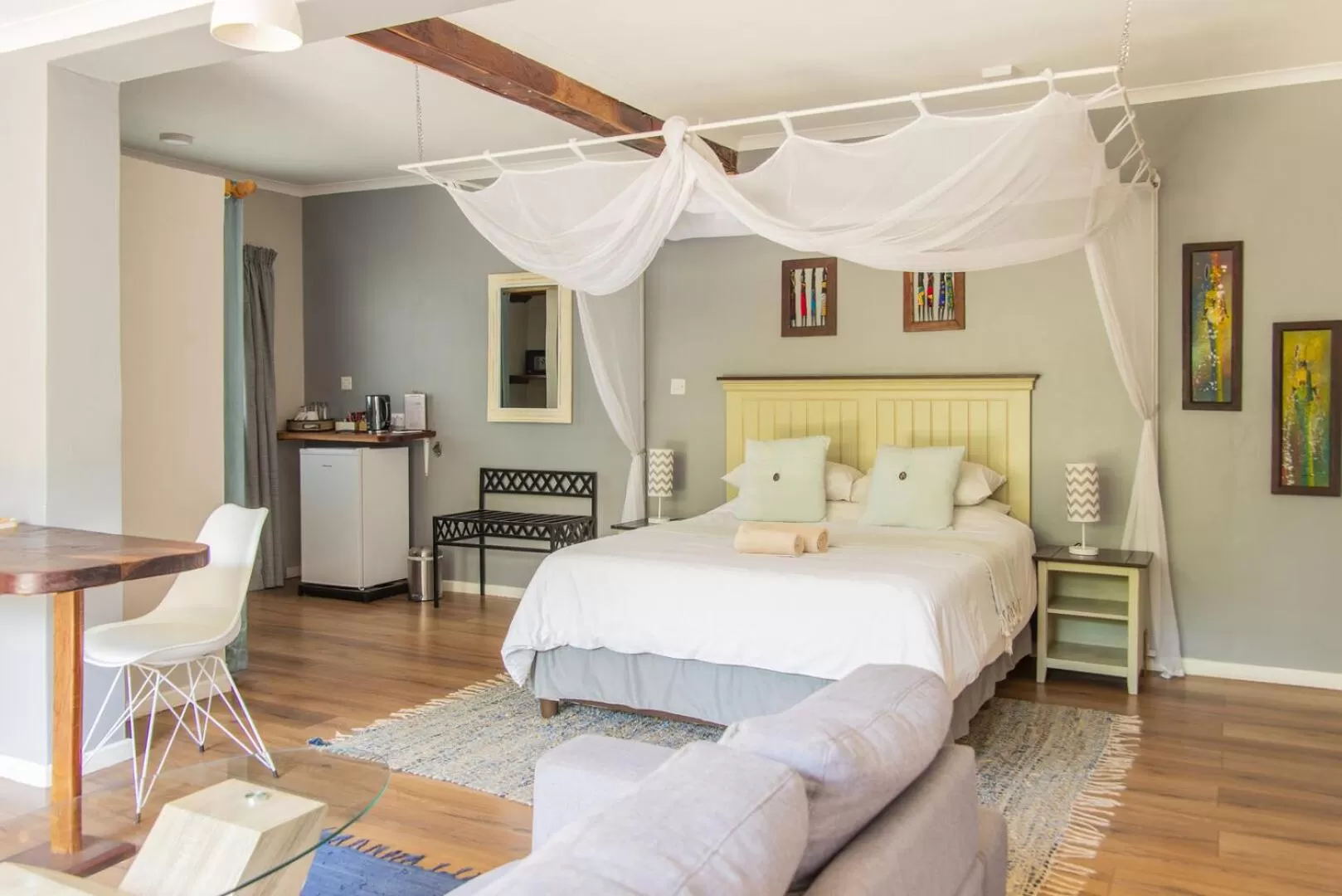 Bed in The Leslie - Bed & Breakfast