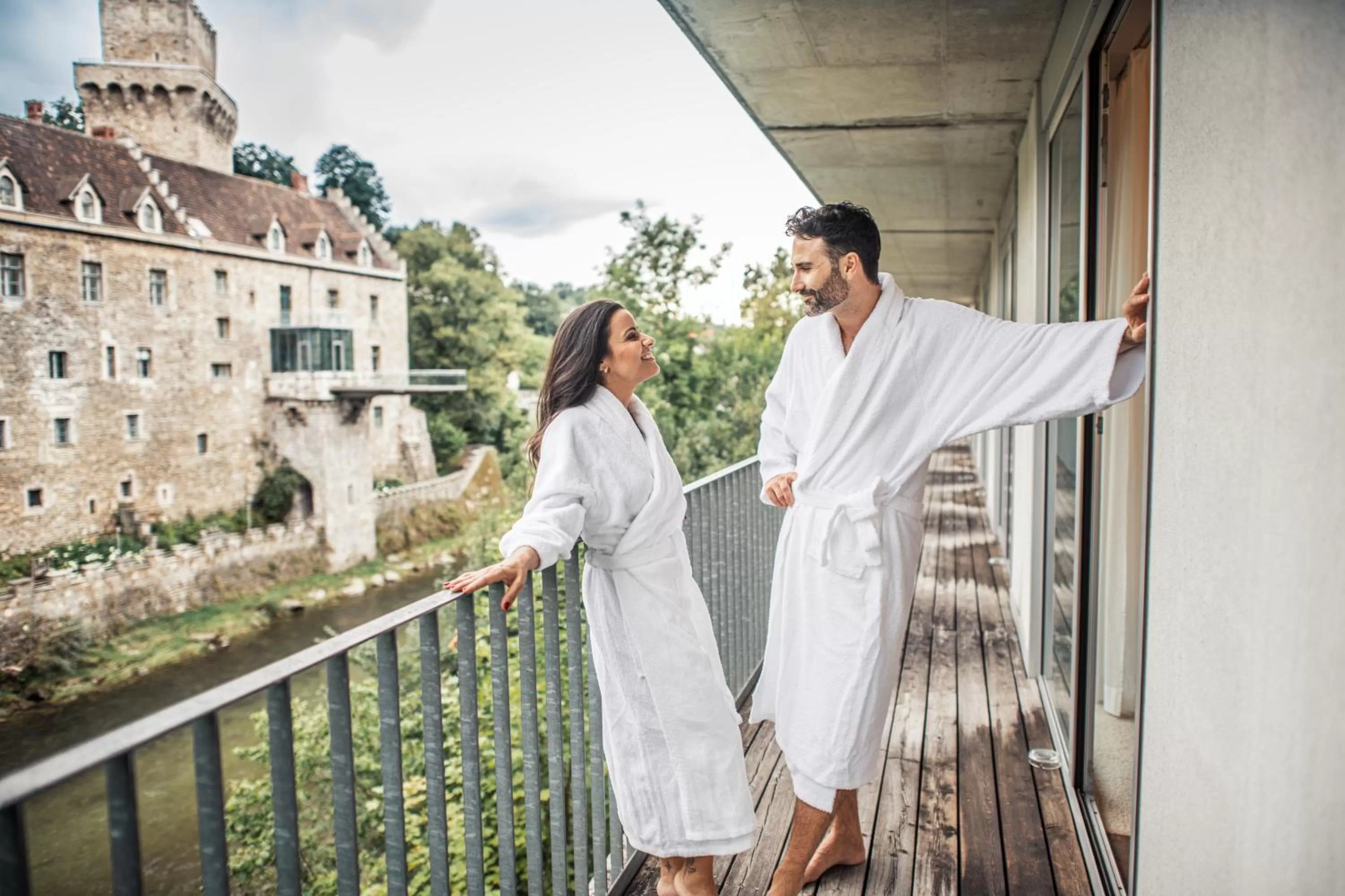 People in Das Schloss an der Eisenstrasse