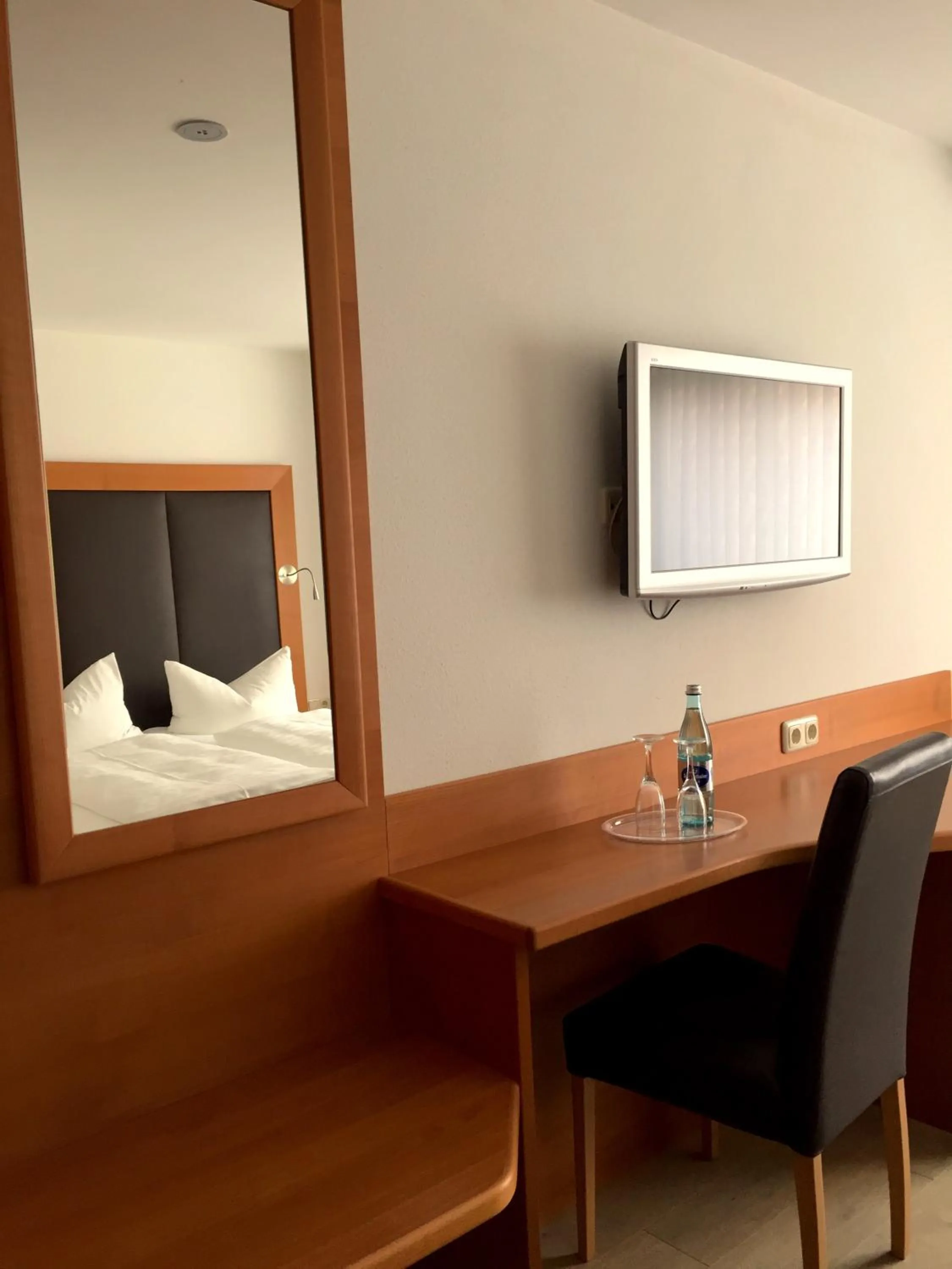 Photo of the whole room in Hotel Zur Schönen Aussicht