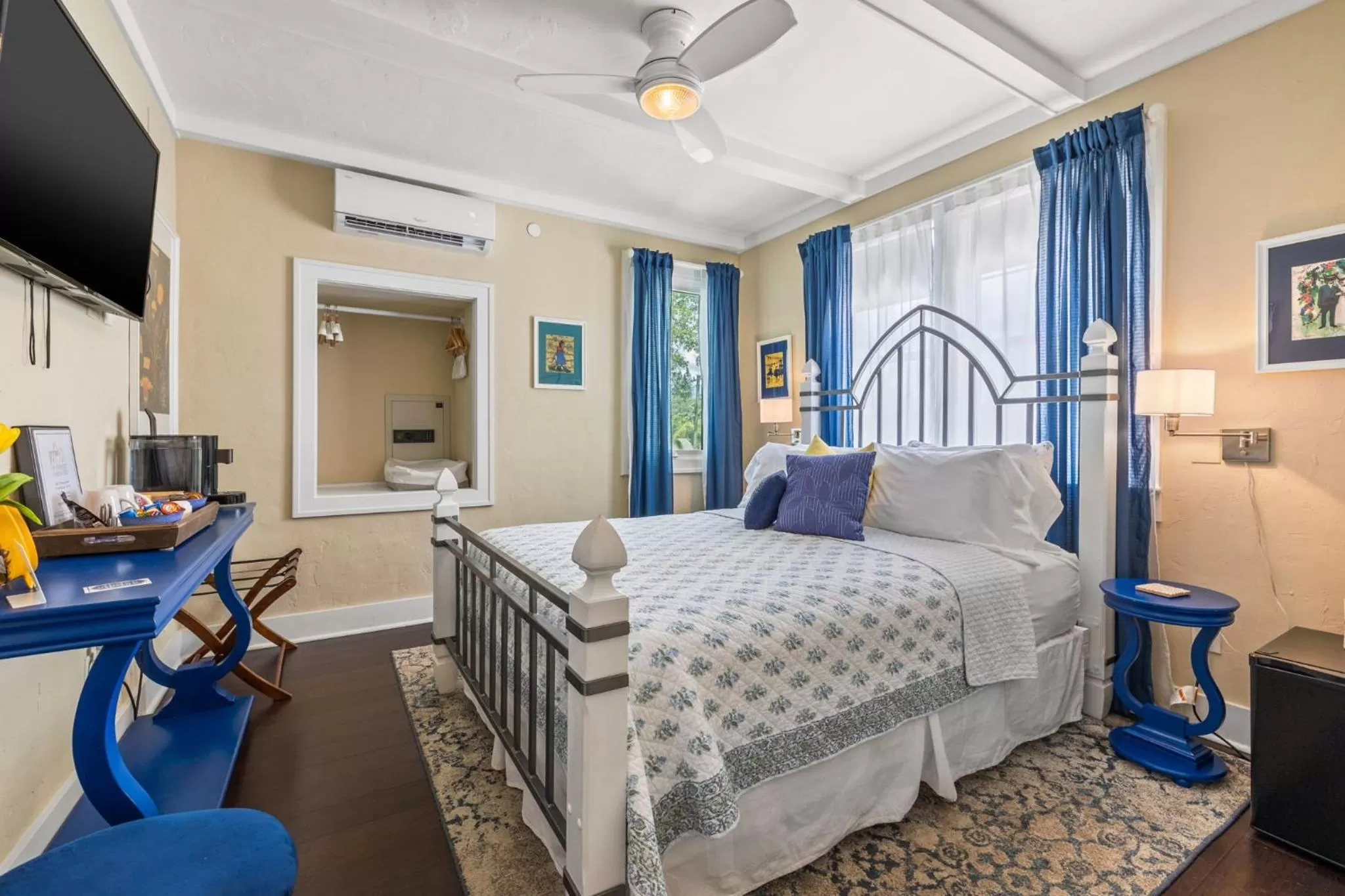 Bedroom, Bed in The Kenwood Gables