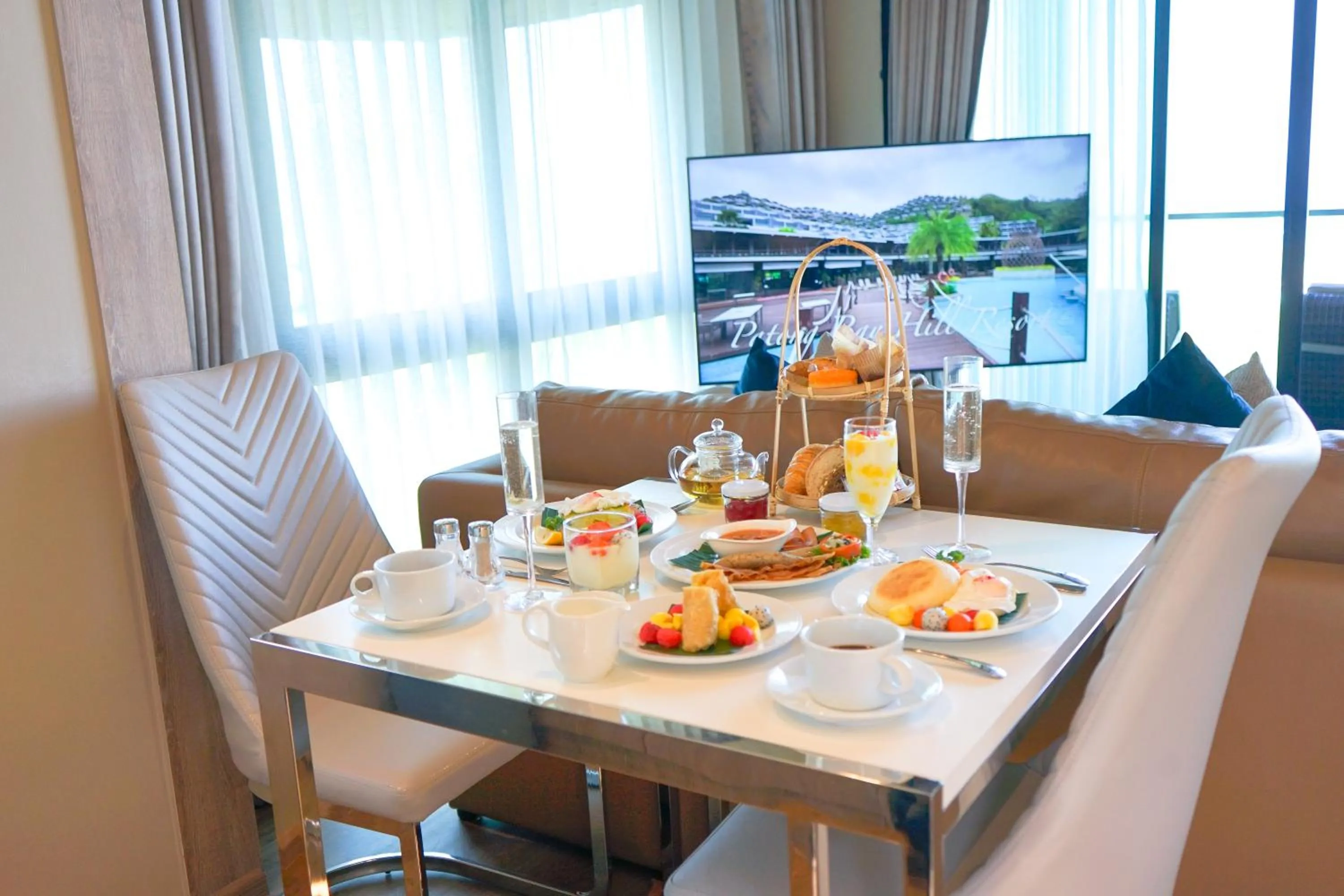 Breakfast in Patong Bay Hill