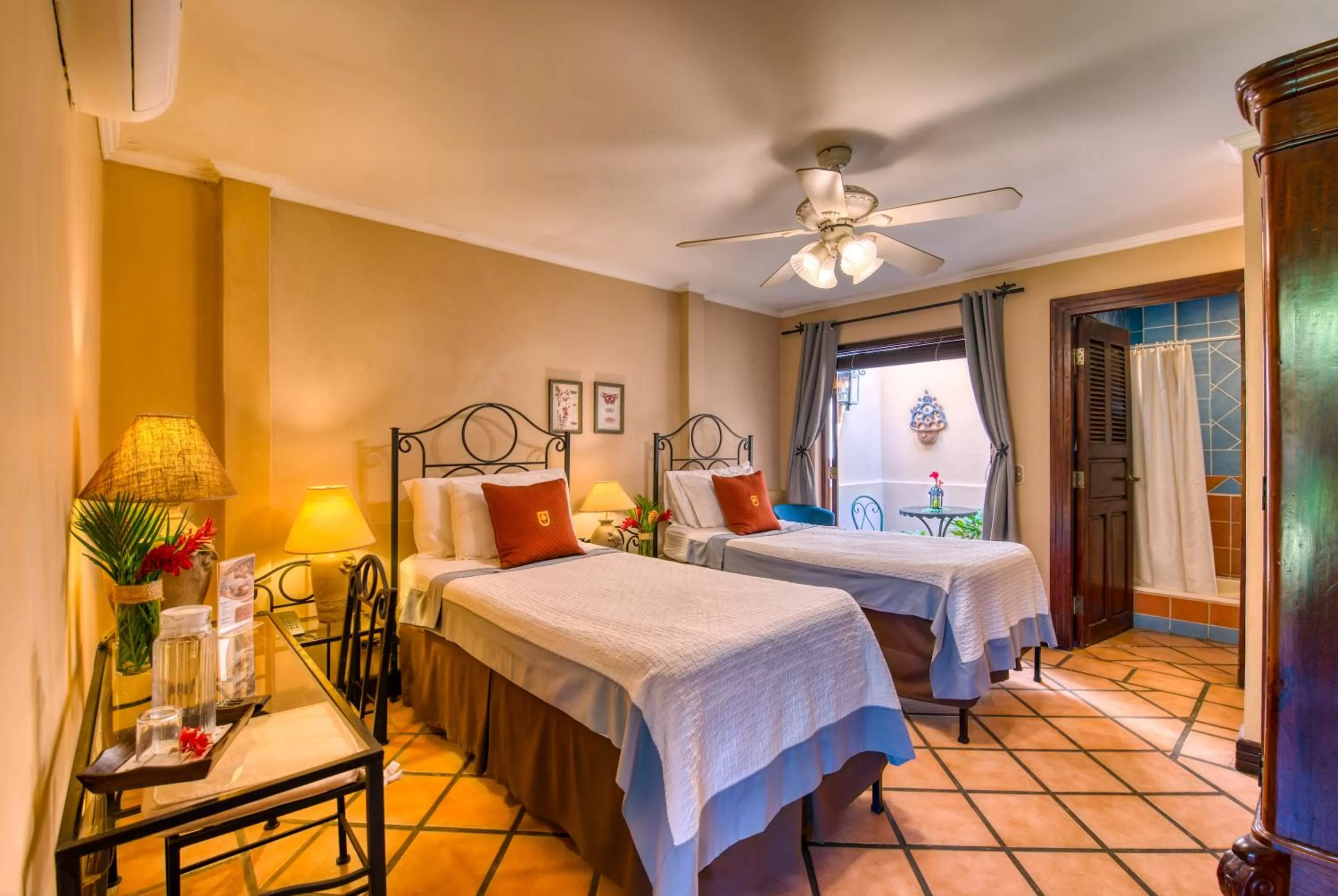 Photo of the whole room, Bed in Hotel Los Robles, Managua, Nicaragua