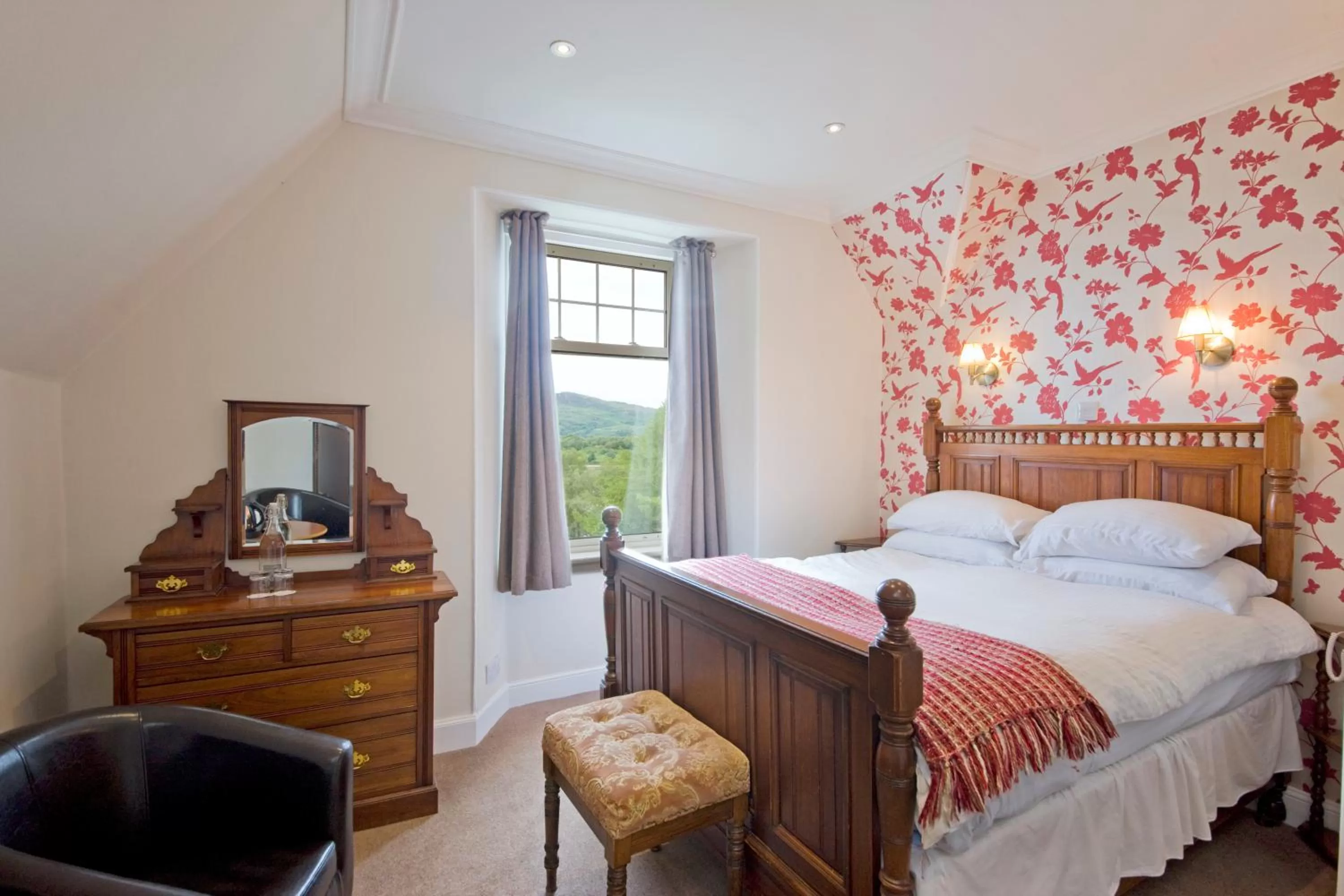 Photo of the whole room, Bed in Falls of Lora Hotel