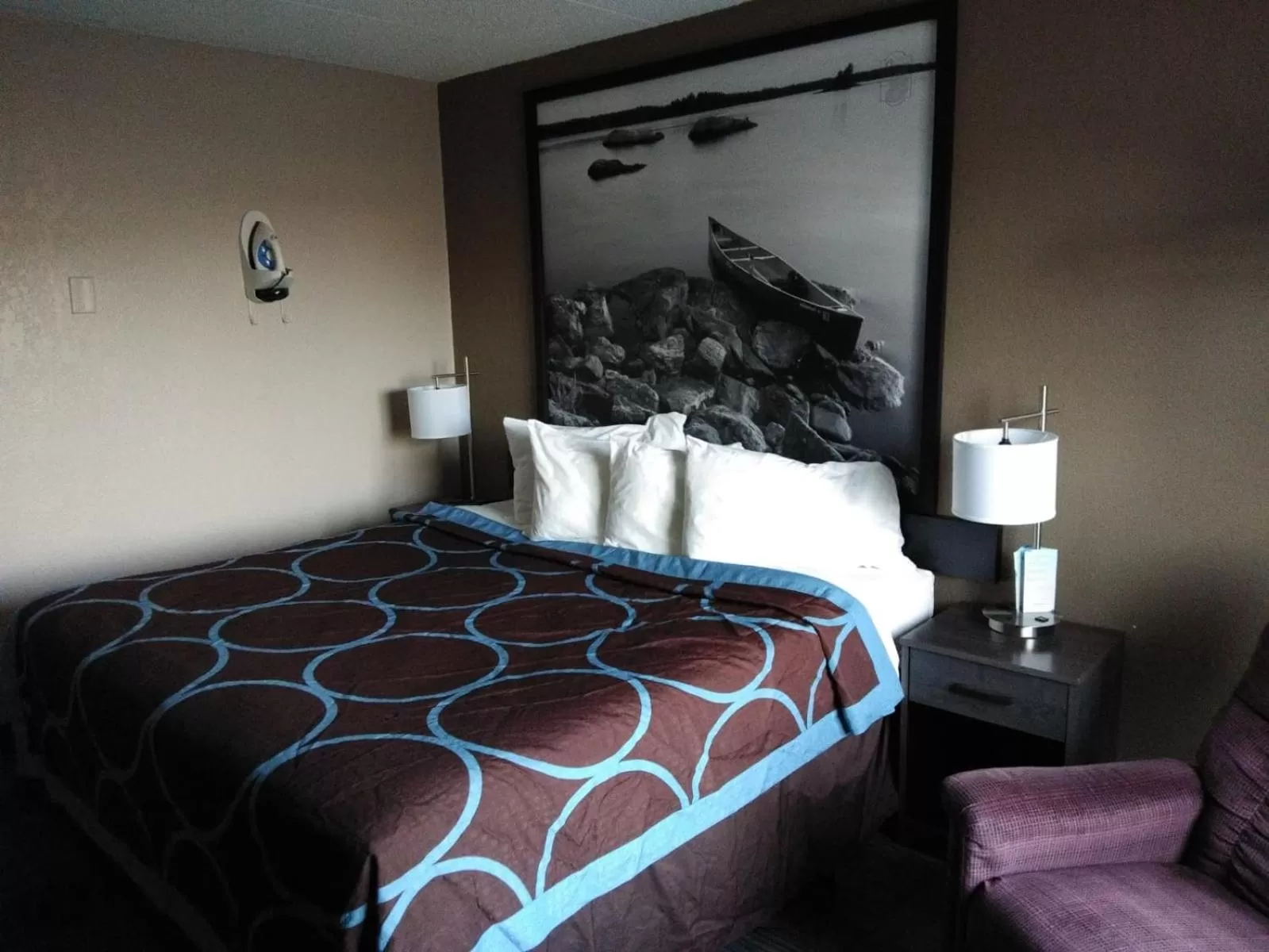 Bed in Super 8 by Wyndham Glenwood